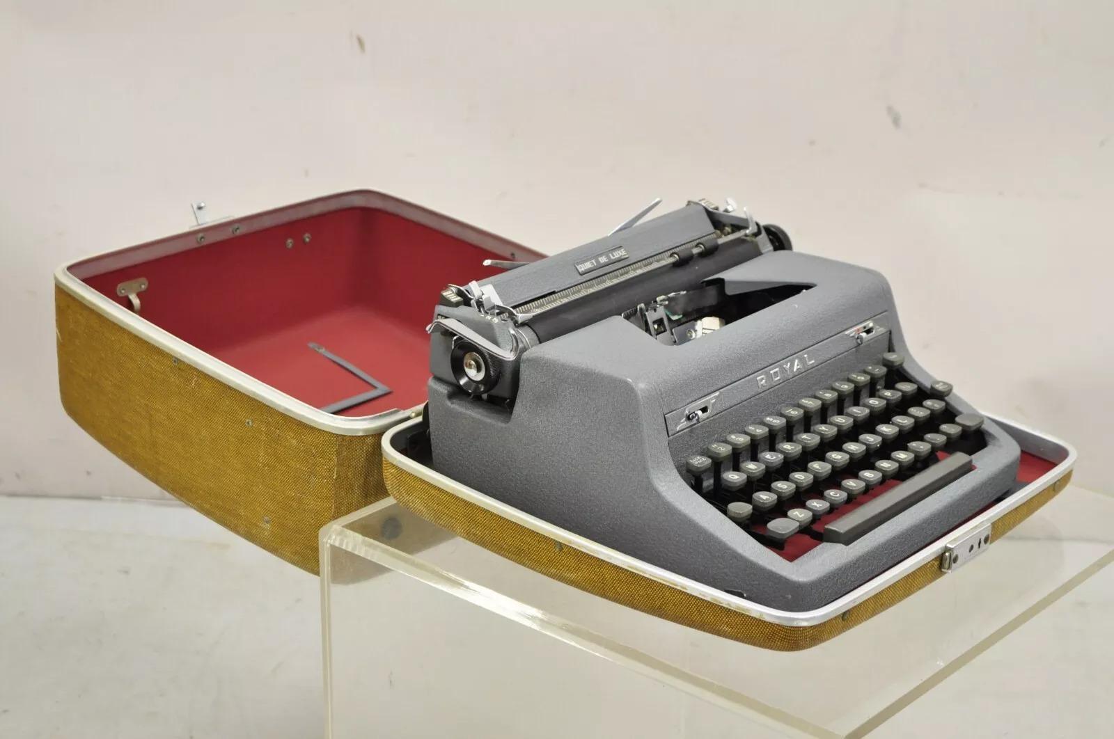 Vintage 1950's Royal Quiet De Luxe Mid Century Typewriter in Case For Sale 1