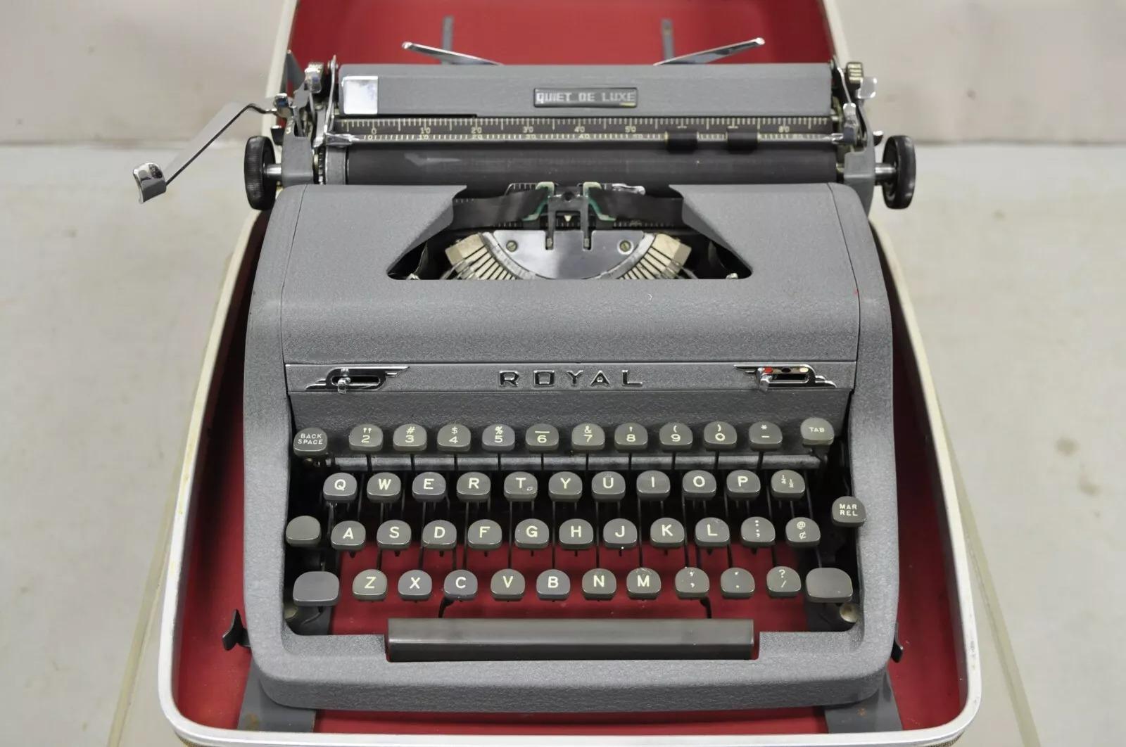 Vintage 1950's Royal Quiet De Luxe Mid Century Typewriter in Case. Circa Mid 20th Century. Measurements: Case 7