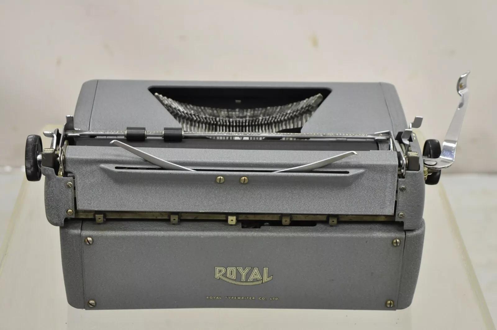 Mid-Century Modern Vintage 1950's Royal Quiet De Luxe Mid Century Typewriter in Case For Sale