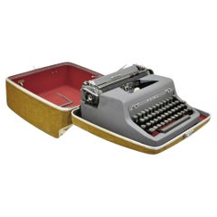 Vintage 1950's Royal Quiet De Luxe Mid Century Typewriter in Case