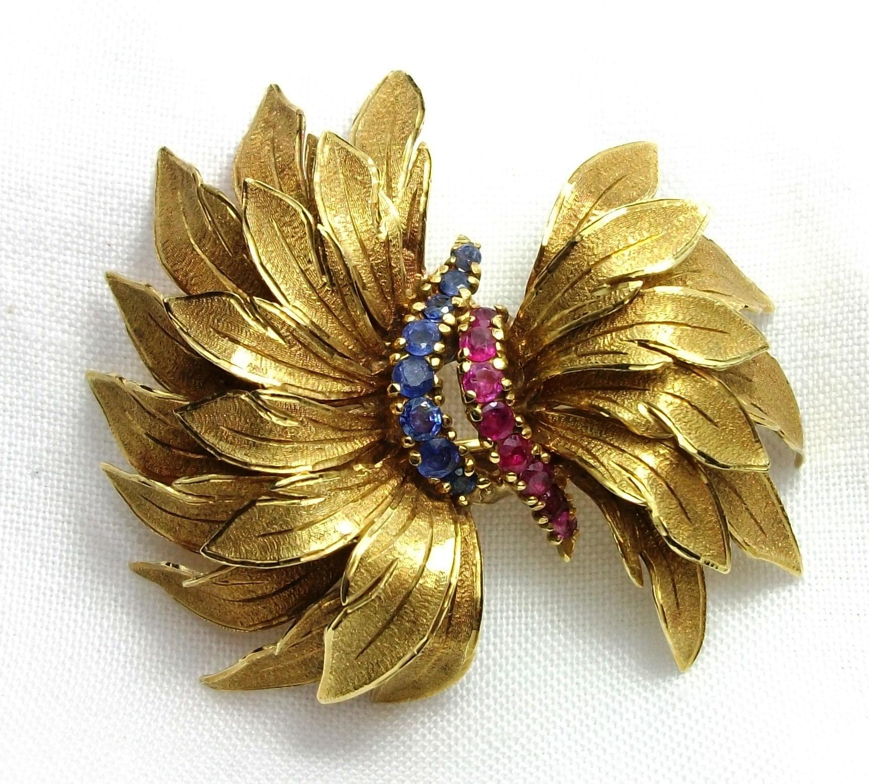 Retro Vintage 1950s Rubies Sapphires 18 Karat Yellow Gold Bow Brooch For Sale