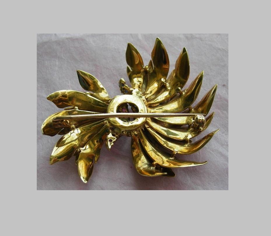 Vintage 1950s Rubies Sapphires 18 Karat Yellow Gold Bow Brooch For Sale 1