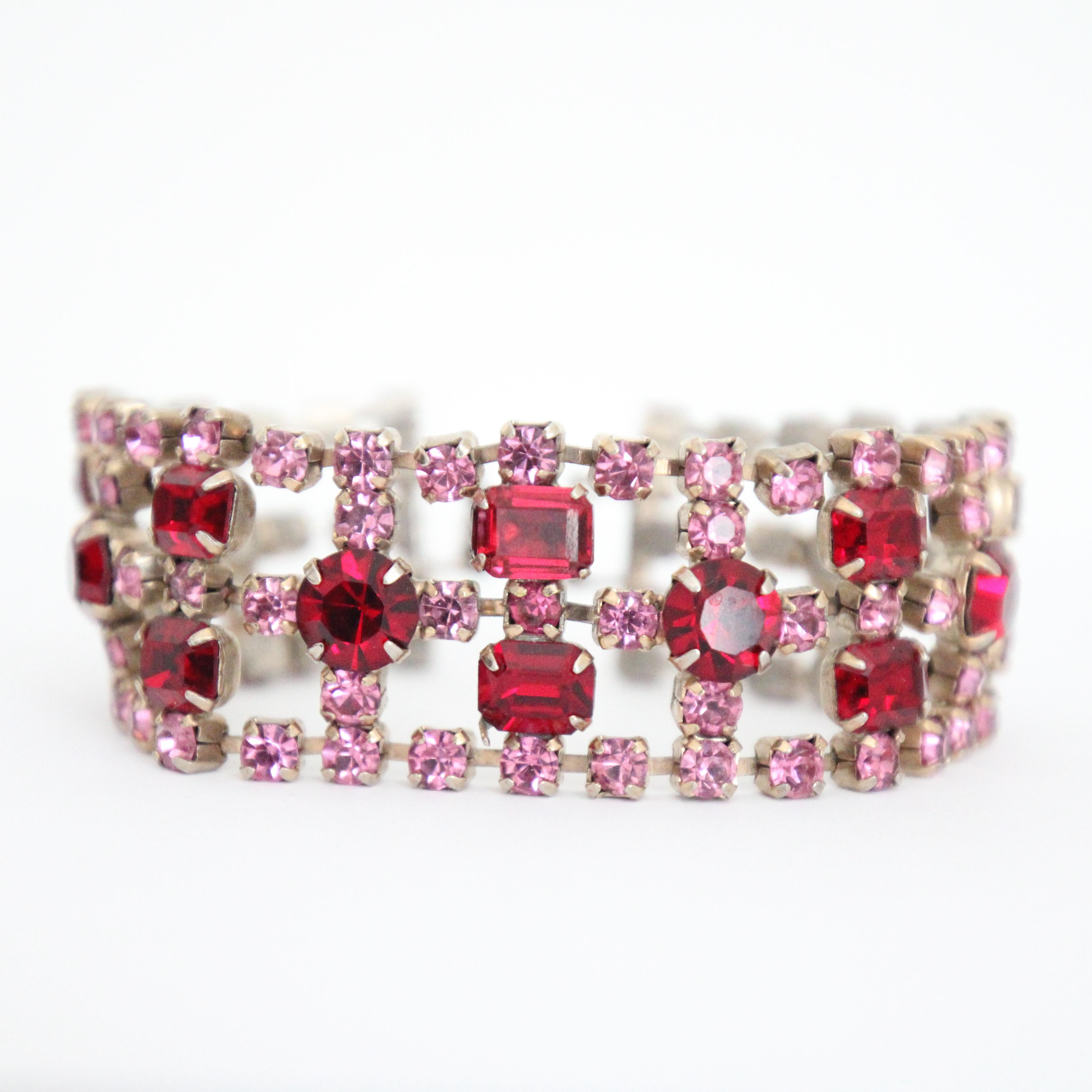 Art Déco Bracciale vintage anni '50 con strass rosa e rubino Bracciale anni '50 con strass in vendita