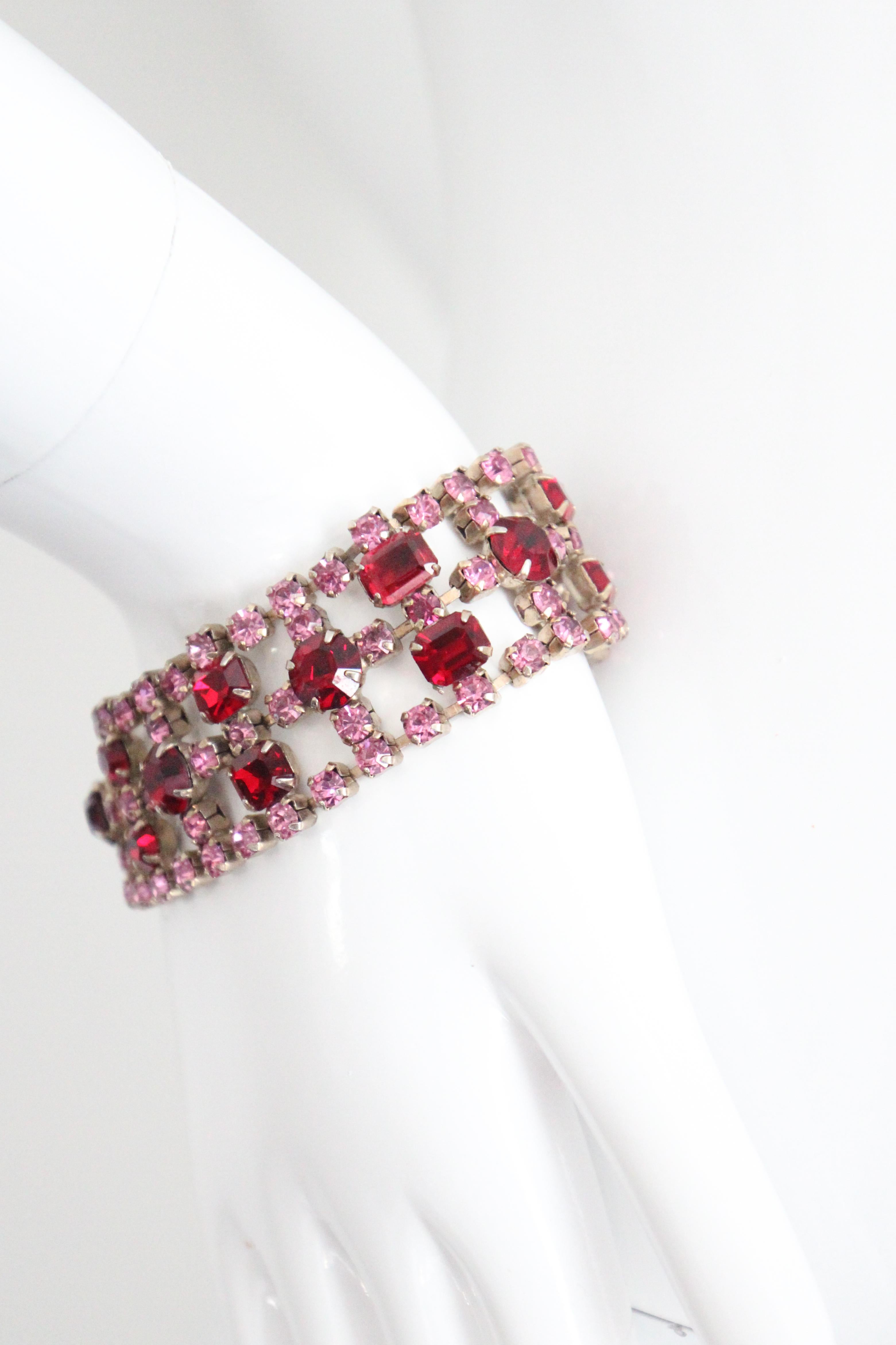 Bracciale vintage anni '50 con strass rosa e rubino Bracciale anni '50 con strass in vendita 1