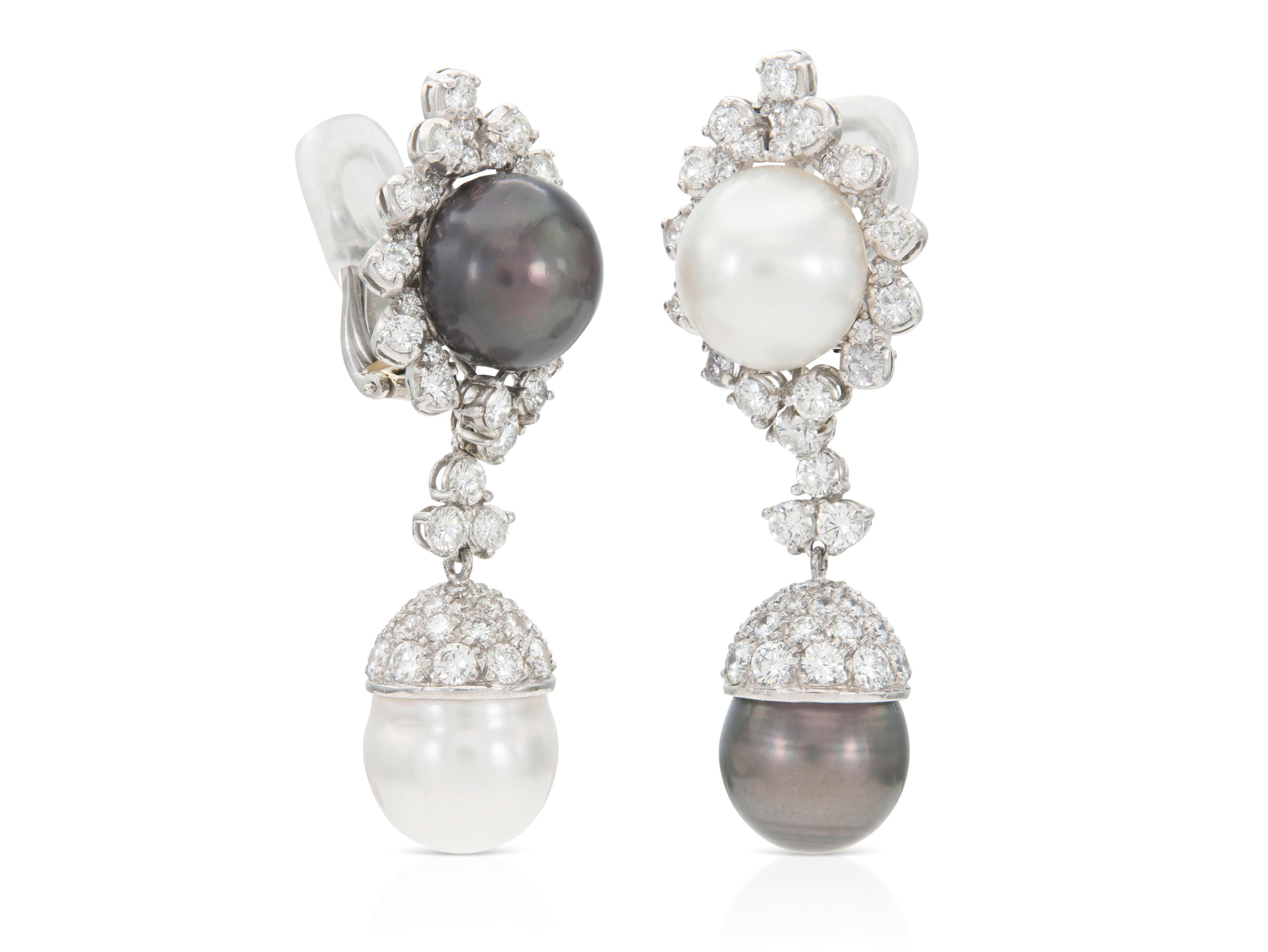 Finely crafted in platinum with 2 Tahitian Pearls and 2 white Pearls measuring 14.8 - 15 mm, as well as Round Brilliant cut Diamonds weighing a total of 9.34 carats.
Circa 1950s
The dangles are detachable.
With the dangles : 2 1/4 inches
