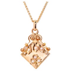 Médaillon vintage en or rose 15 carats et chaîne 9 carats à motifs floraux en perles naturelles, années 1950