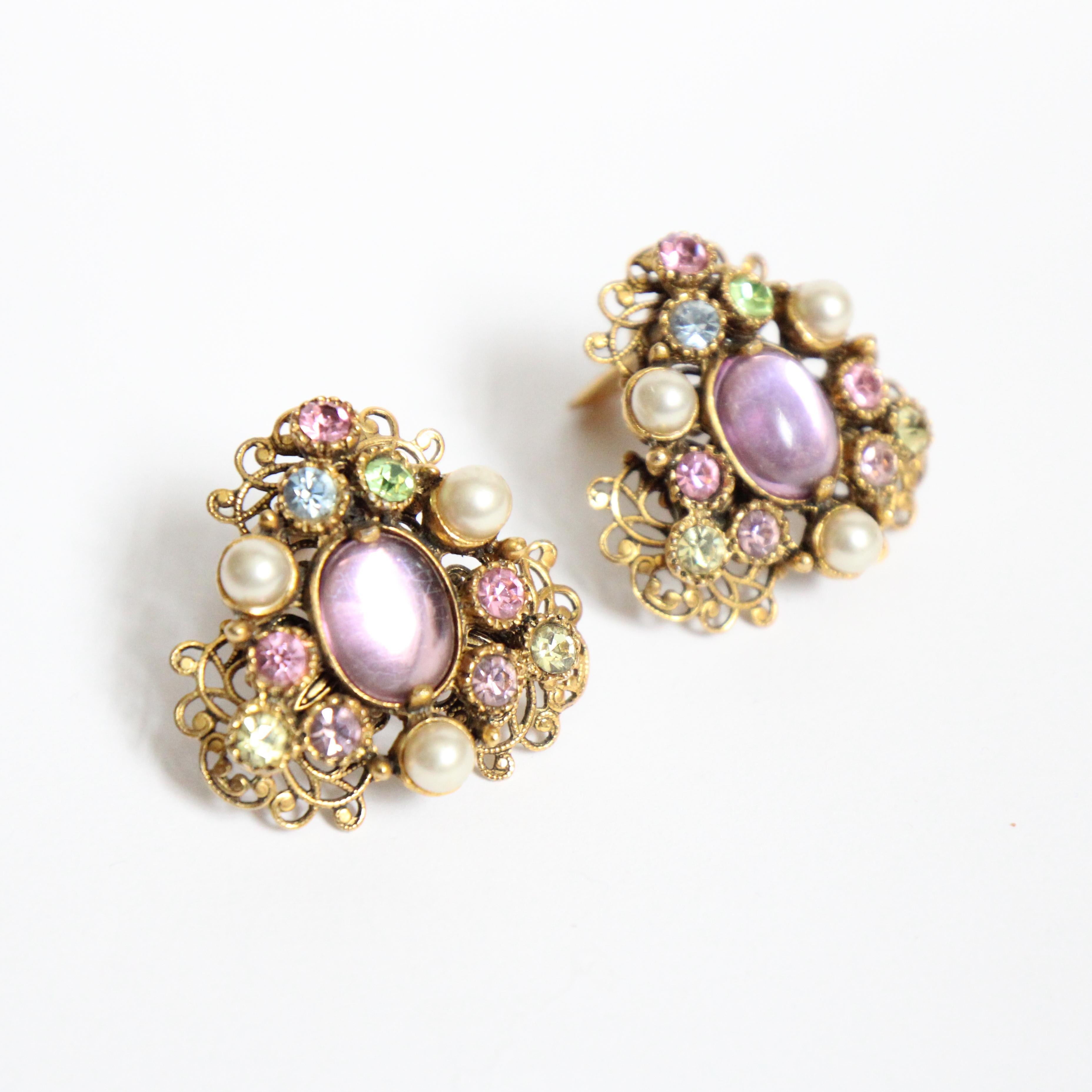 Vintage 1950s Selro Strass und Perle Cabochon Clip auf Ohrringe Pastell lila (Art déco) im Angebot