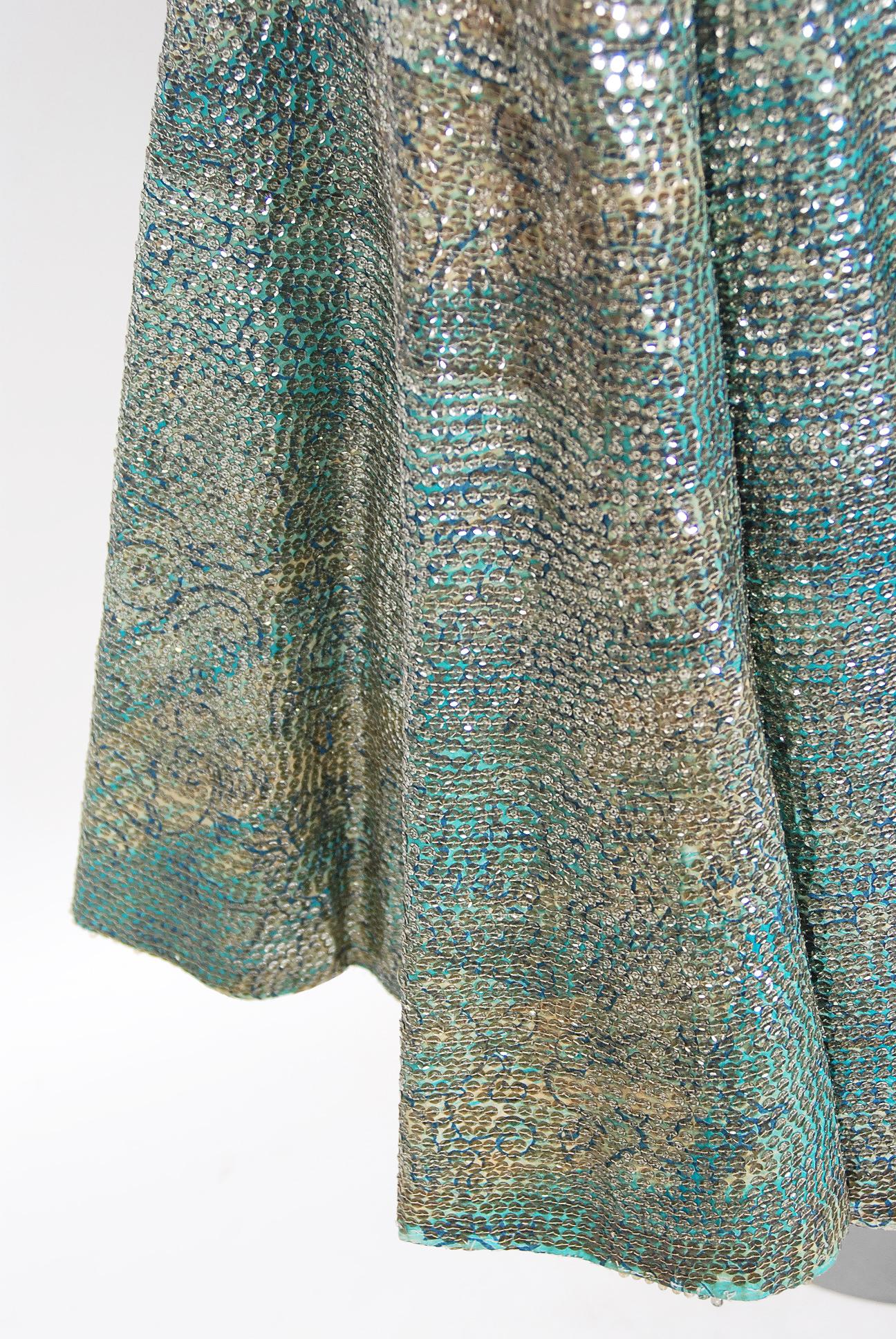 Robe vintage mexicaine Tiki en coton bleu à imprimé fantaisie et paillettes (années 1950) Bon état - En vente à Beverly Hills, CA