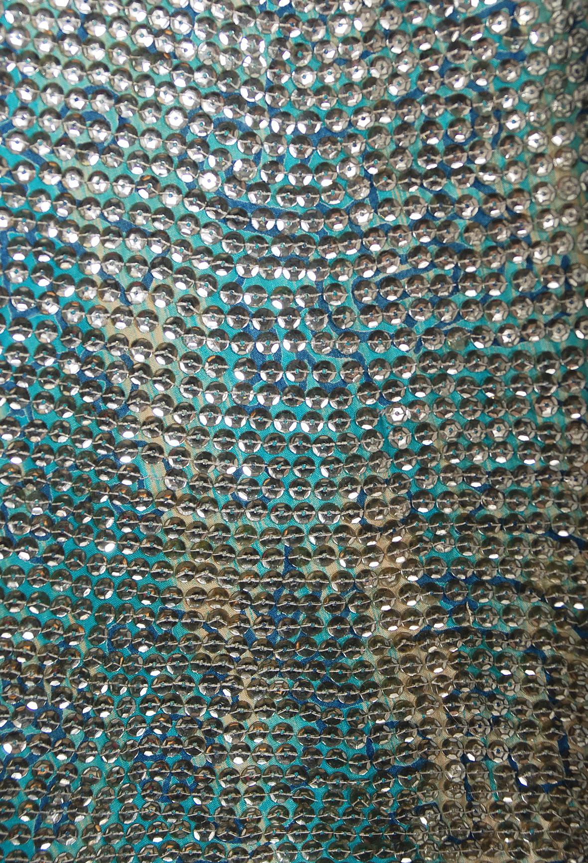 Robe vintage mexicaine Tiki en coton bleu à imprimé fantaisie et paillettes (années 1950) en vente 1
