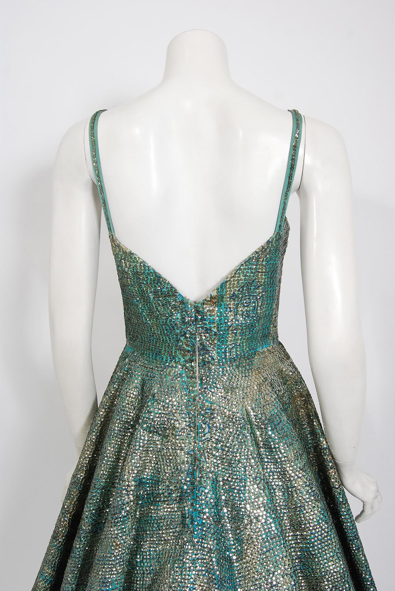 Robe vintage mexicaine Tiki en coton bleu à imprimé fantaisie et paillettes (années 1950) en vente 3