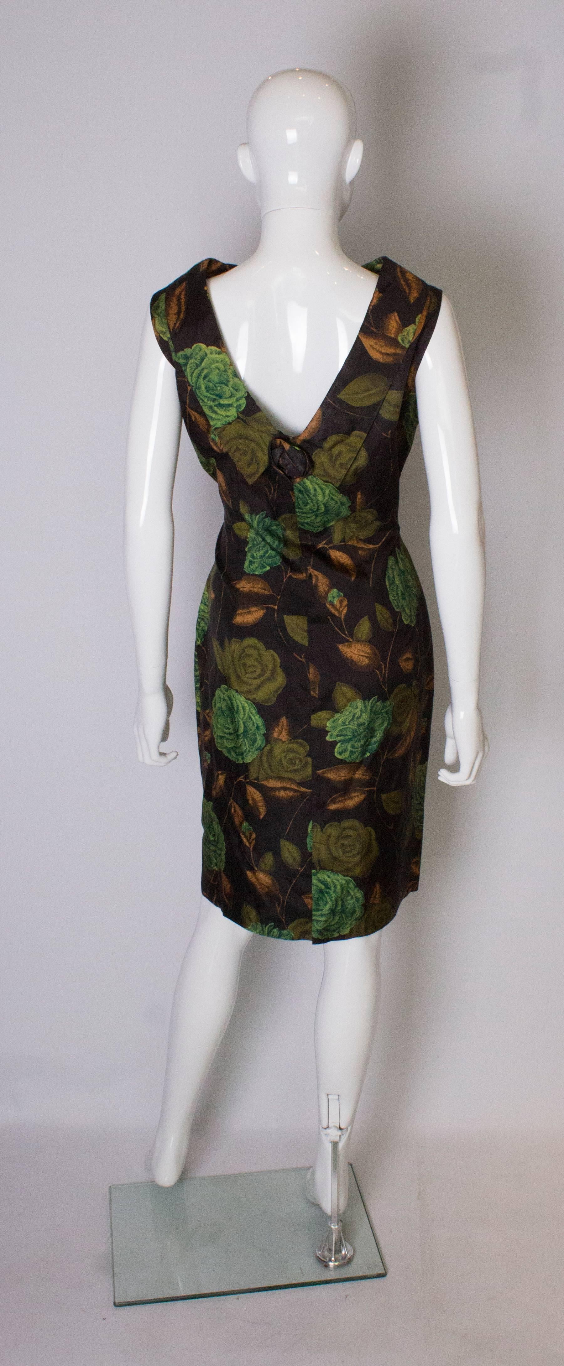 A Vintage 1950s floral printed wiggle Shift dress 1