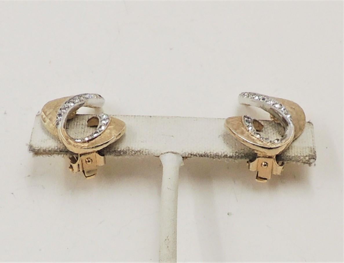 Vintage 1950s Signed Boucher Clear Rhinestone Swirl Clip Earrings In Excellent Condition For Sale In Easton, PA