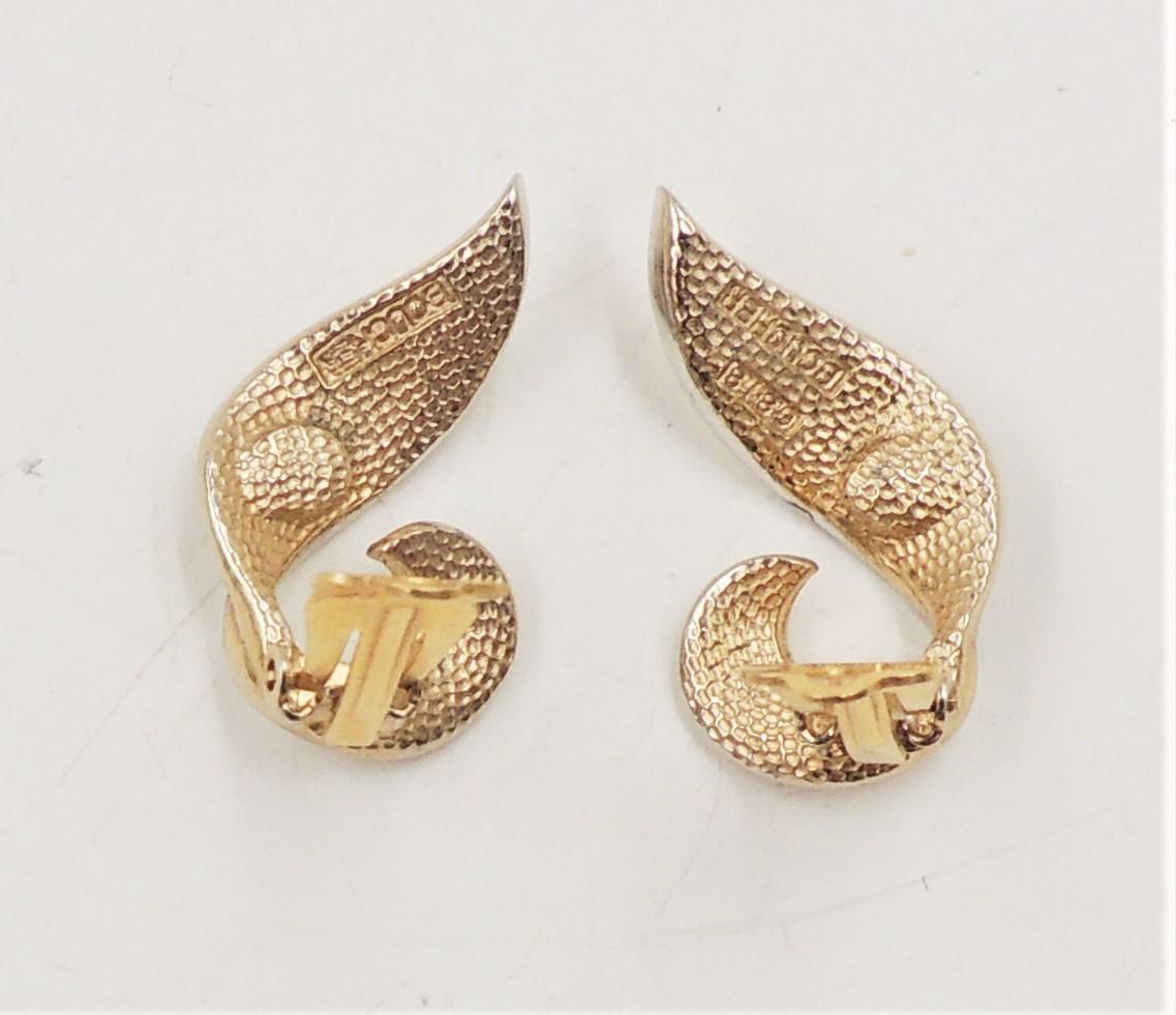 Vintage 1950s Signed Boucher Clear Rhinestone Swirl Clip Earrings For Sale 2