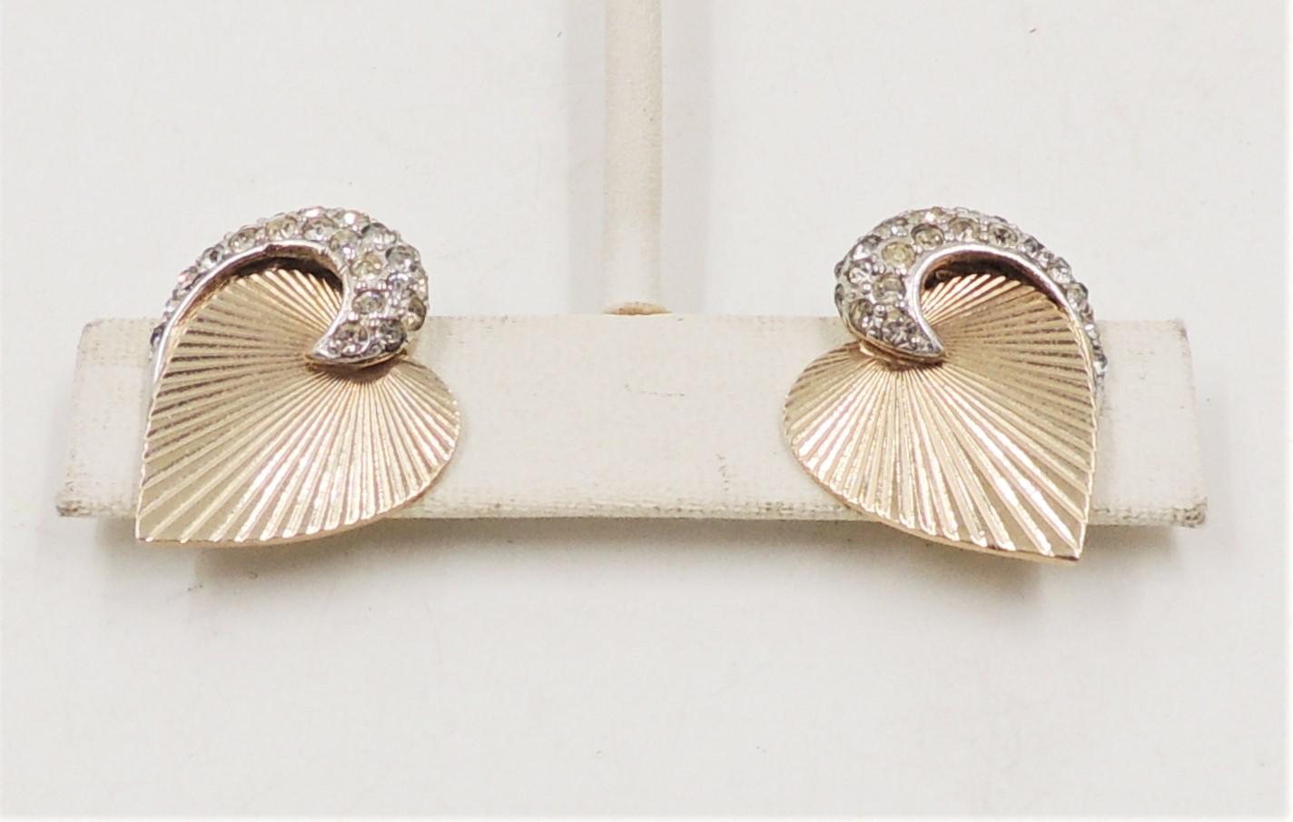 Vintage 1950s Signed Boucher Goldtone & Pave Rhinestone Heart Clip Back Earrings For Sale 2
