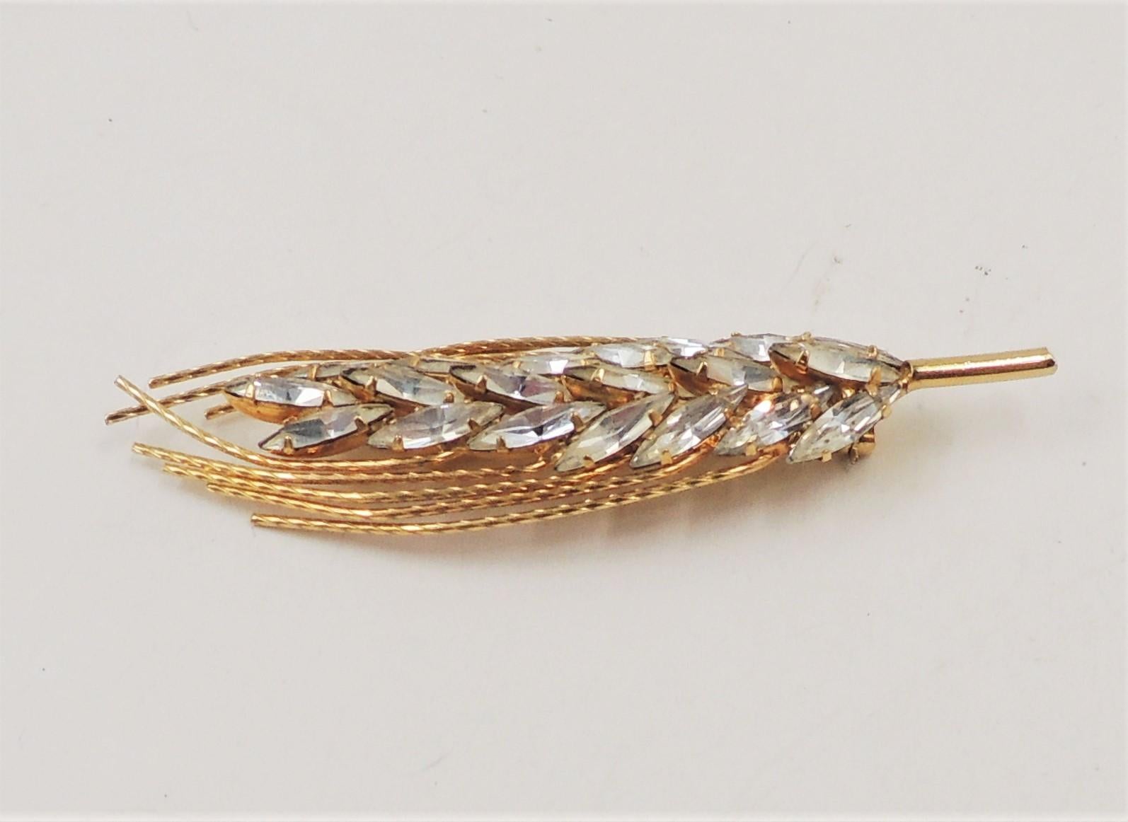 Vintage 1950s Signed Napier Clear Rhinestone Wheat Sheaf Brooch In Good Condition In Easton, PA