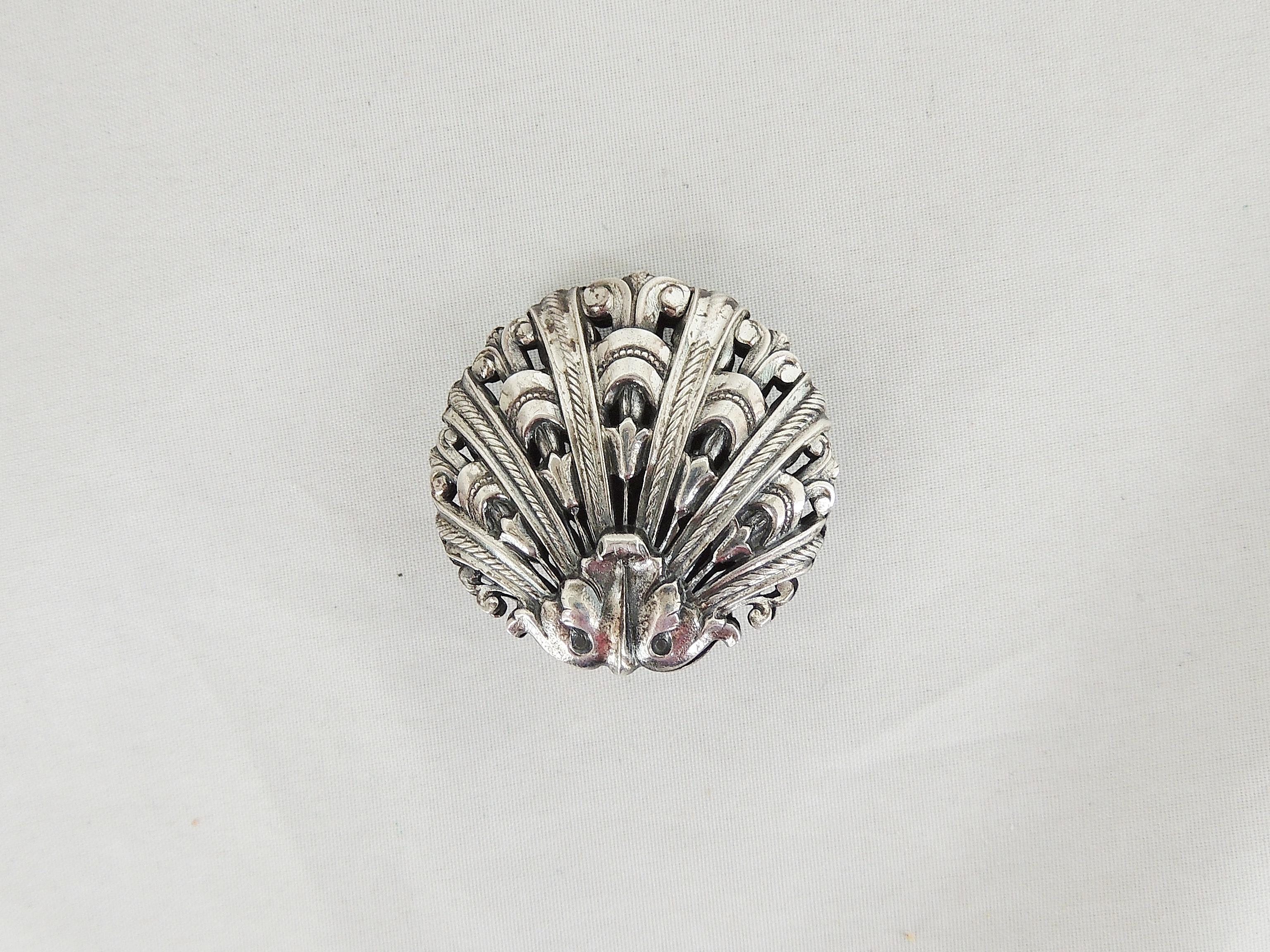 Art déco Vintage 1950s Signed Napier Deco Style Silvertone Shell Clip Earrings en vente