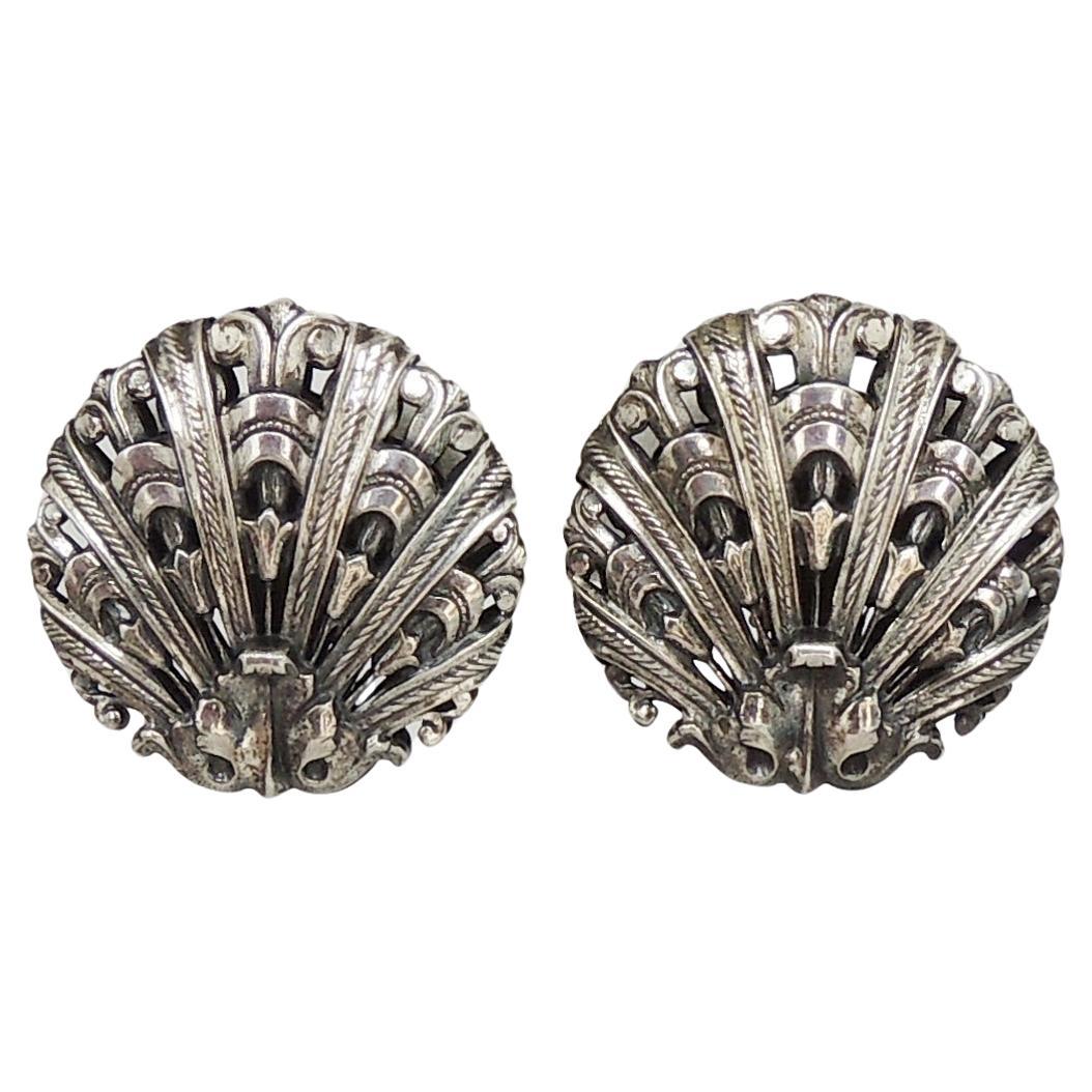 Vintage 1950s Signed Napier Deco Style Silvertone Shell Clip Earrings en vente