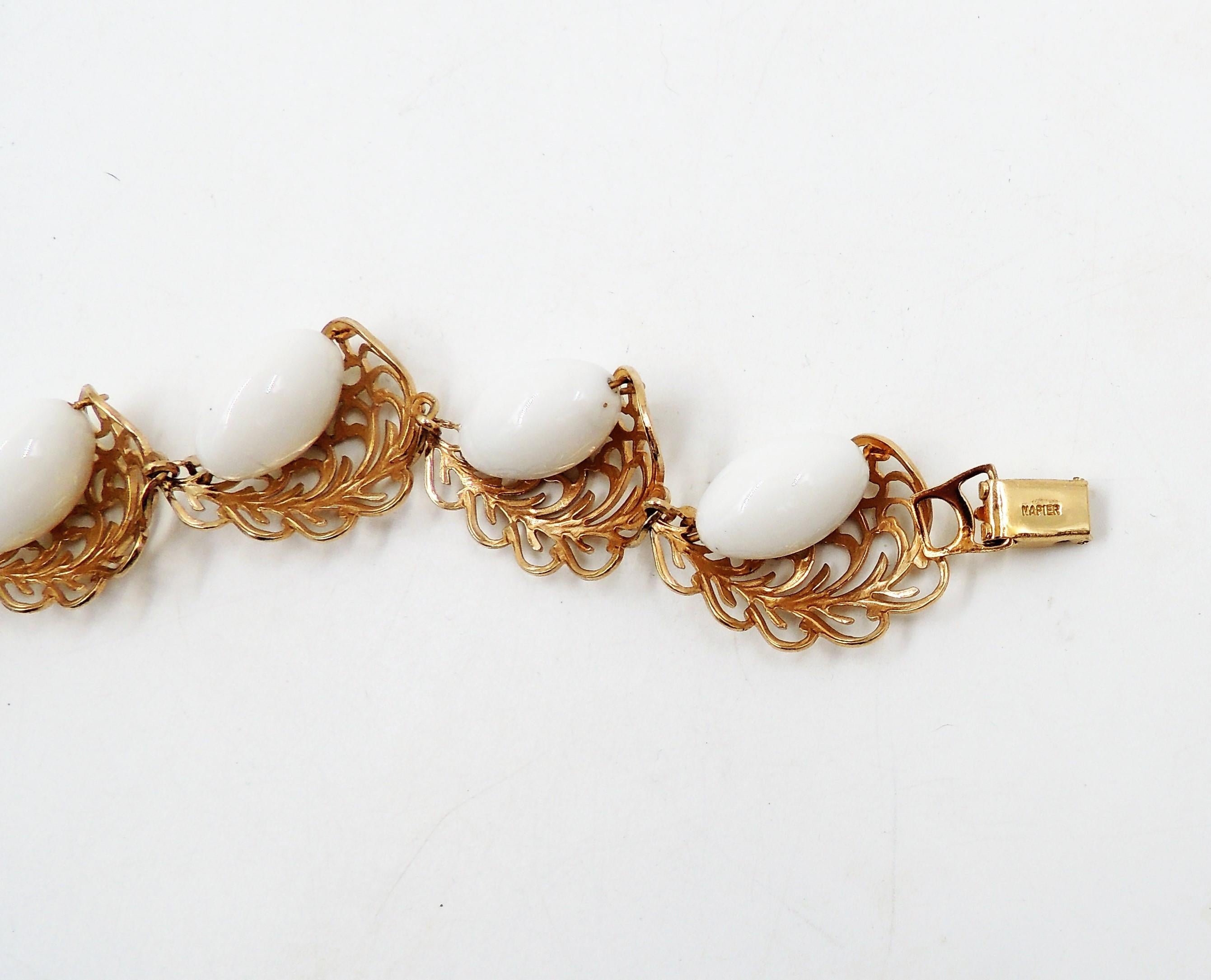 Moderne Vintage 1950s Signed Napier Goldtone Filigree White Resin Bracelet en vente