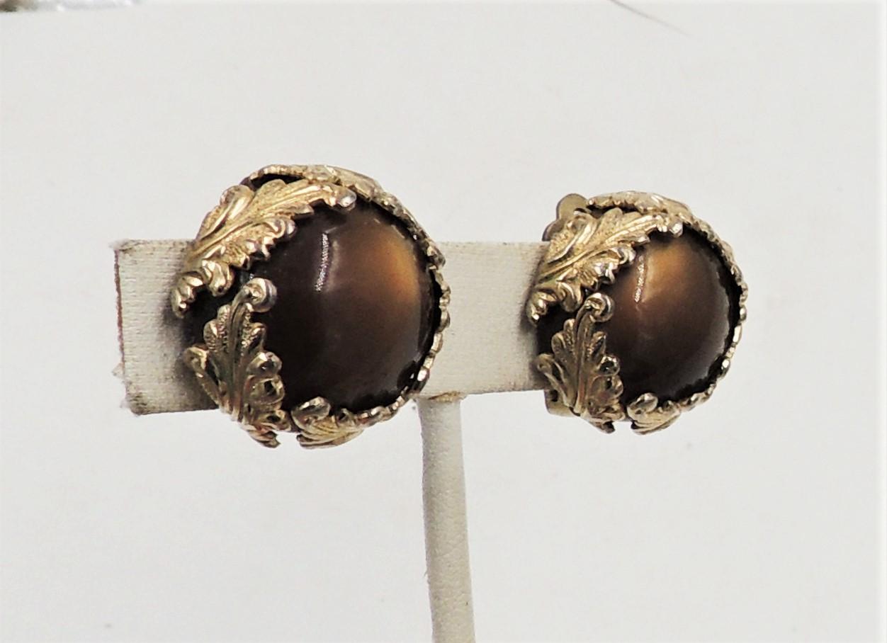 Vintage 1950s Signed Napier Goldtone Leaves & Brown Moonglow Clip Earrings For Sale 1