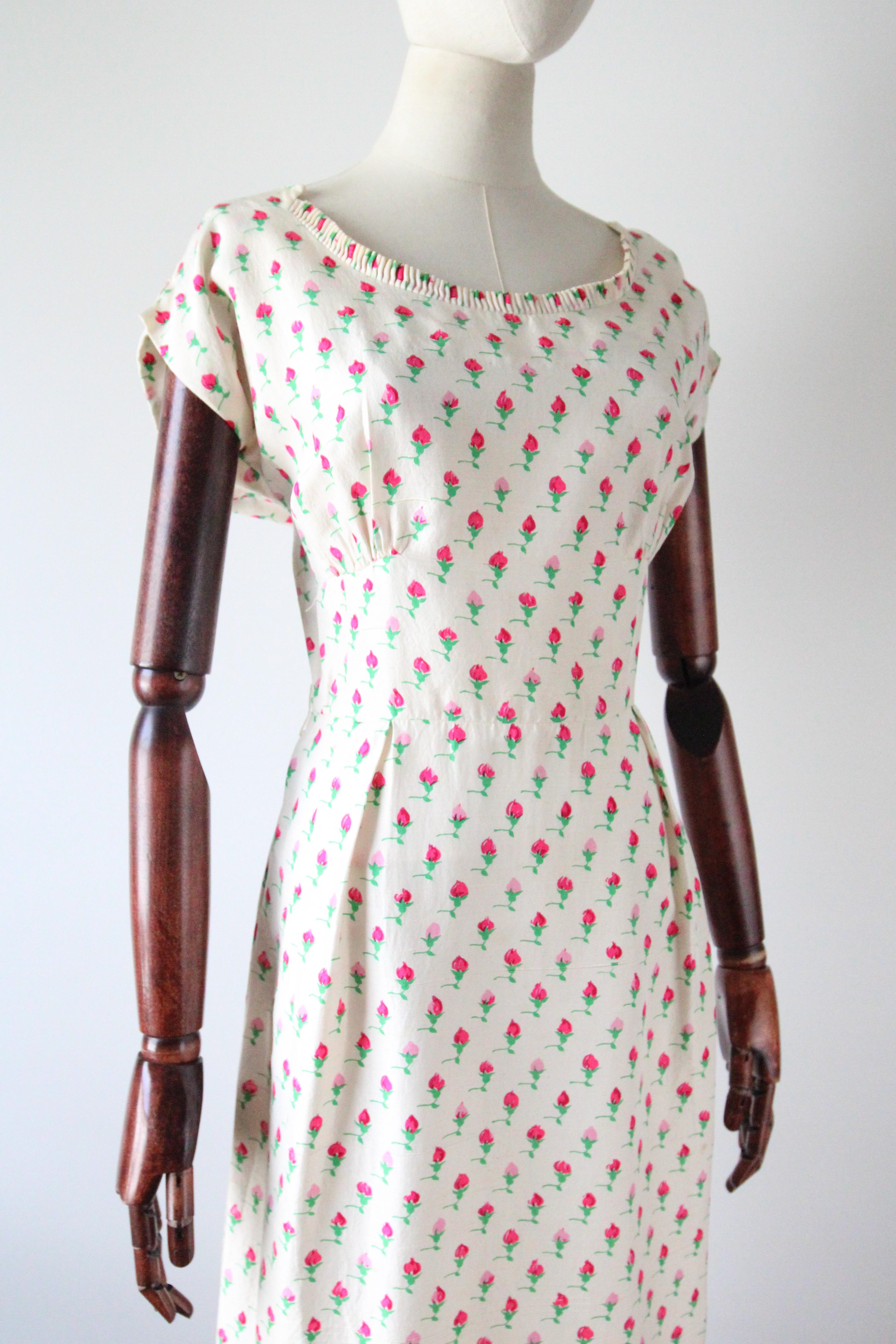 Vintage 1950's Silk Rose Bud Print Dress and Jacket 1950's Silk Dress Suit In Good Condition For Sale In Cheltenham, GB