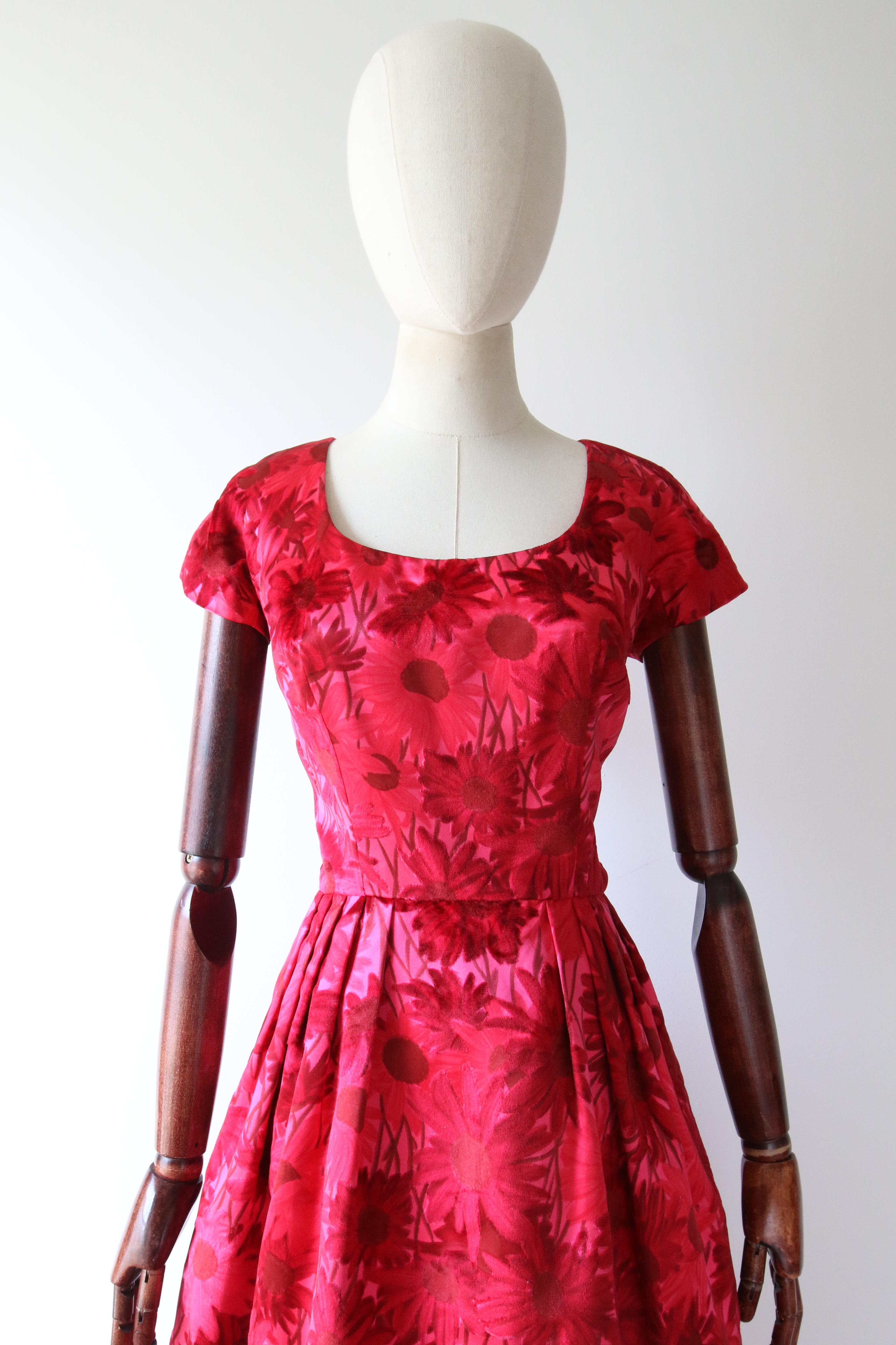 Vintage 1950's Silk Velvet and Satin pink floral dress satin dress UK 8 US 4 In Good Condition For Sale In Cheltenham, GB