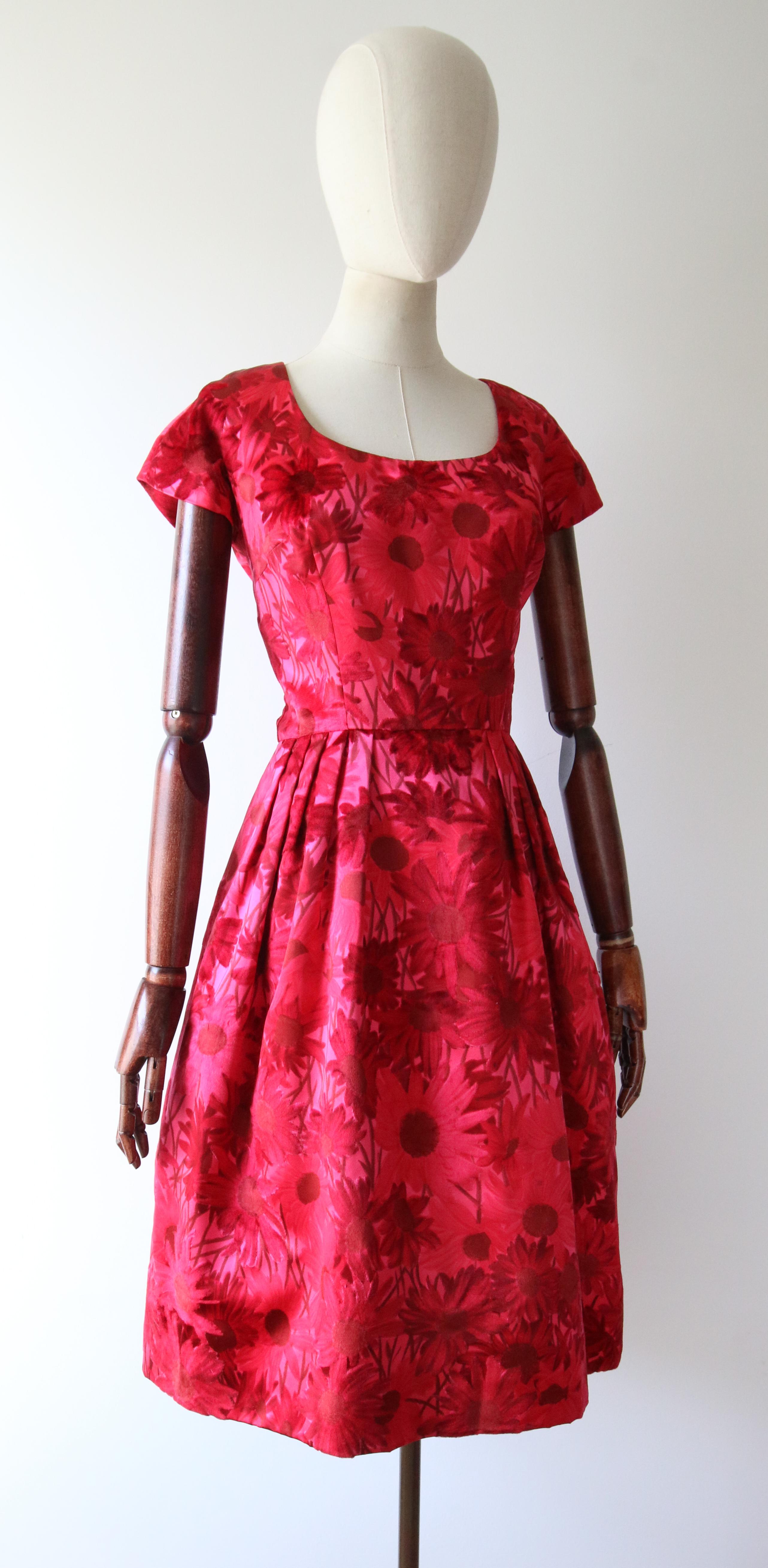 Vintage años 50 Terciopelo de seda y satén vestido floral rosa vestido de satén UK 8 US 4 en venta 1