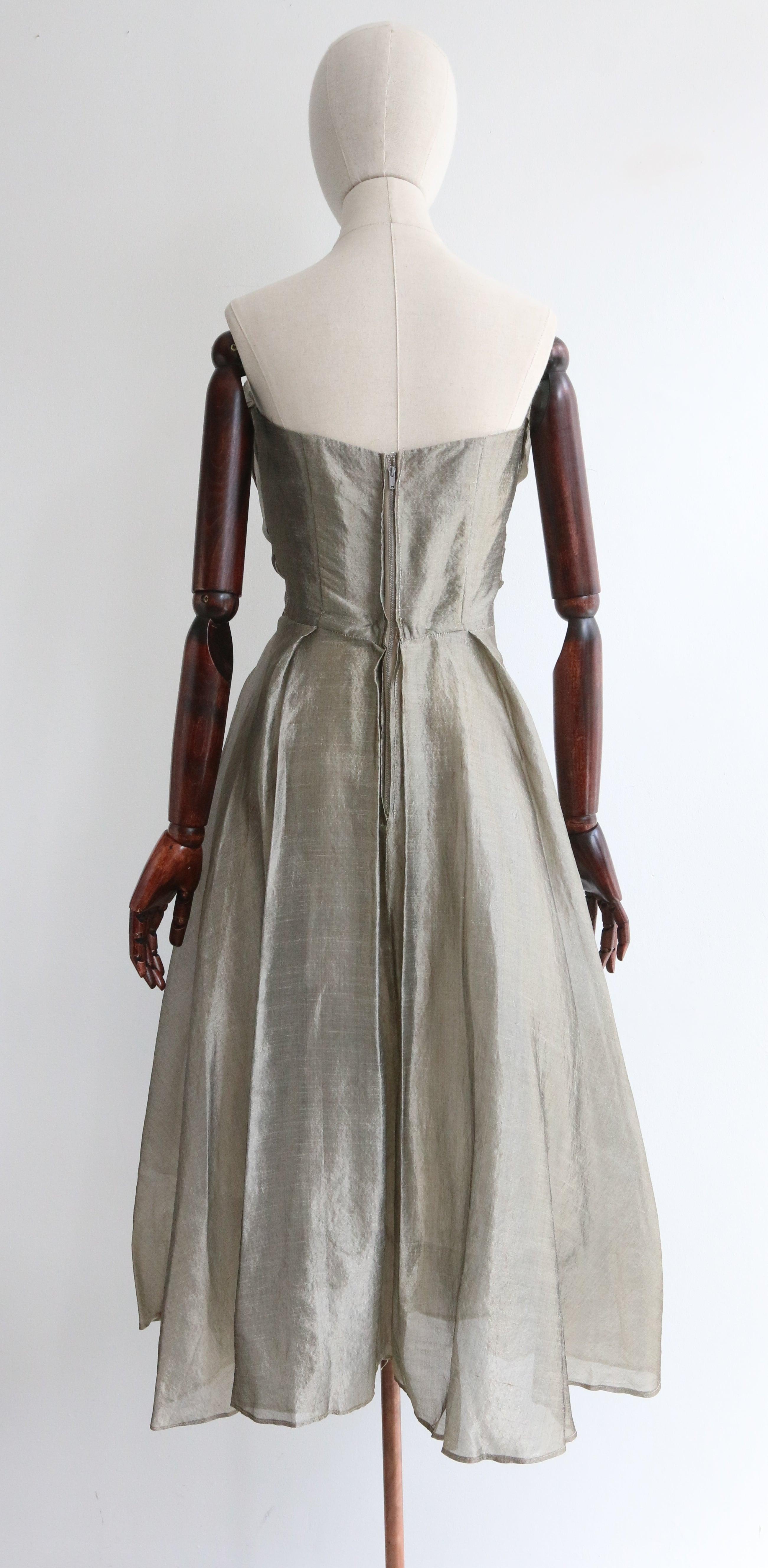Vintage 1950's Silber plissiert Organza Sweetheart Kleid 1950er Jahre Kleid UK 8 US 4 im Angebot 3