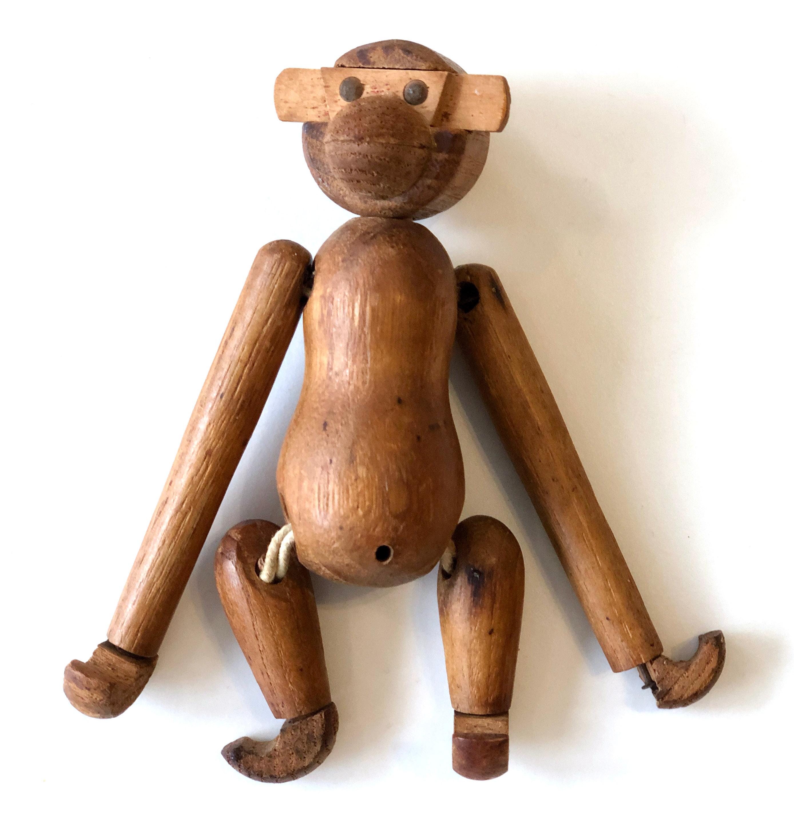 Hand-Crafted Vintage 1950's small wooden monkey - Kay Bojesen style For Sale