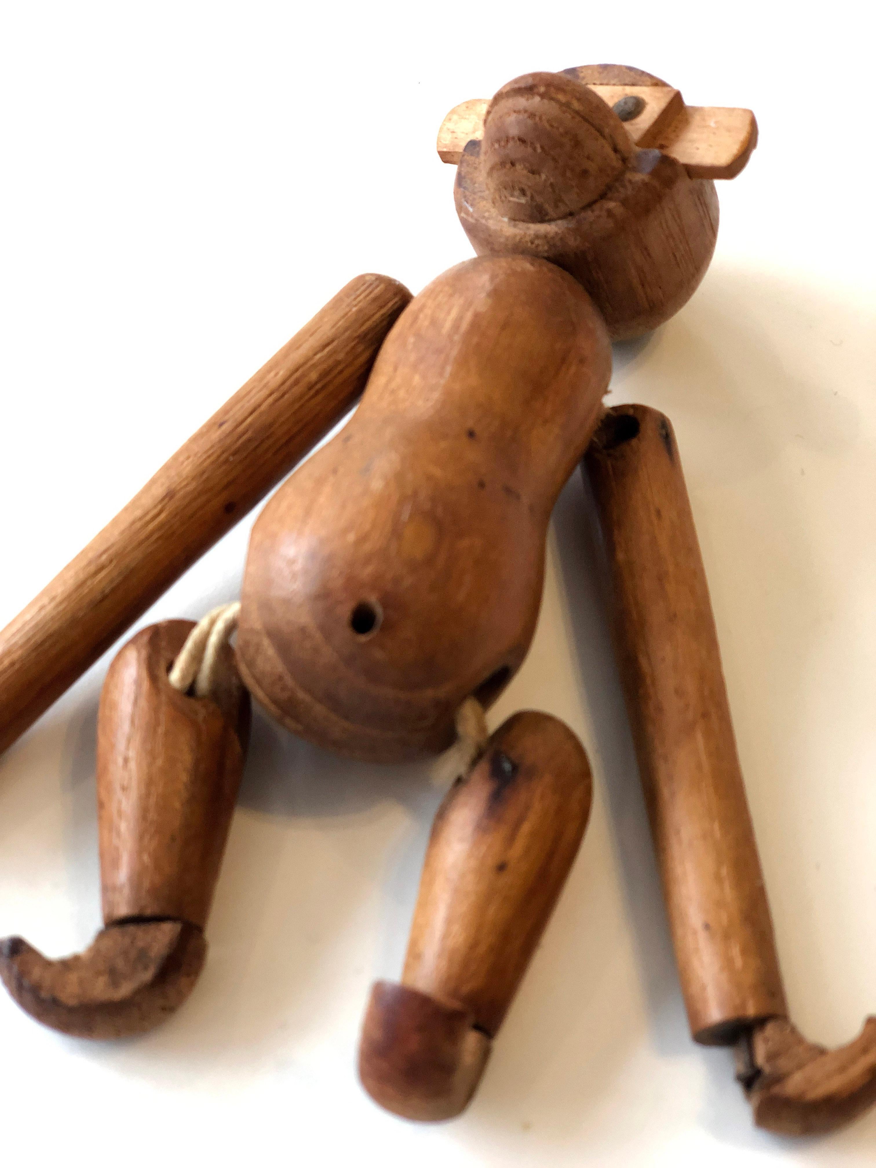 Vintage 1950's small wooden monkey - Kay Bojesen style In Fair Condition For Sale In EINDHOVEN, NL