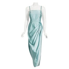 Sophie Gimbel Eisblaues:: drapiertes:: tailliertes Sanduhr-Kleid aus Seidensatin:: 1950er Jahre