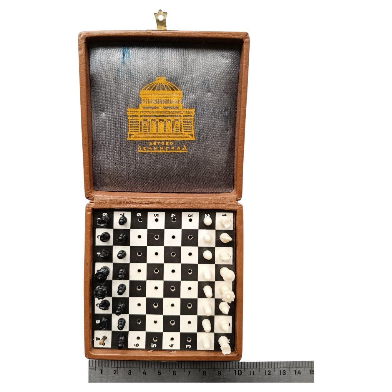 Vintage Años 50 Época Soviética Rusa Juego de Ajedrez de Bolsillo de Viaje URSS AVTOVO en venta