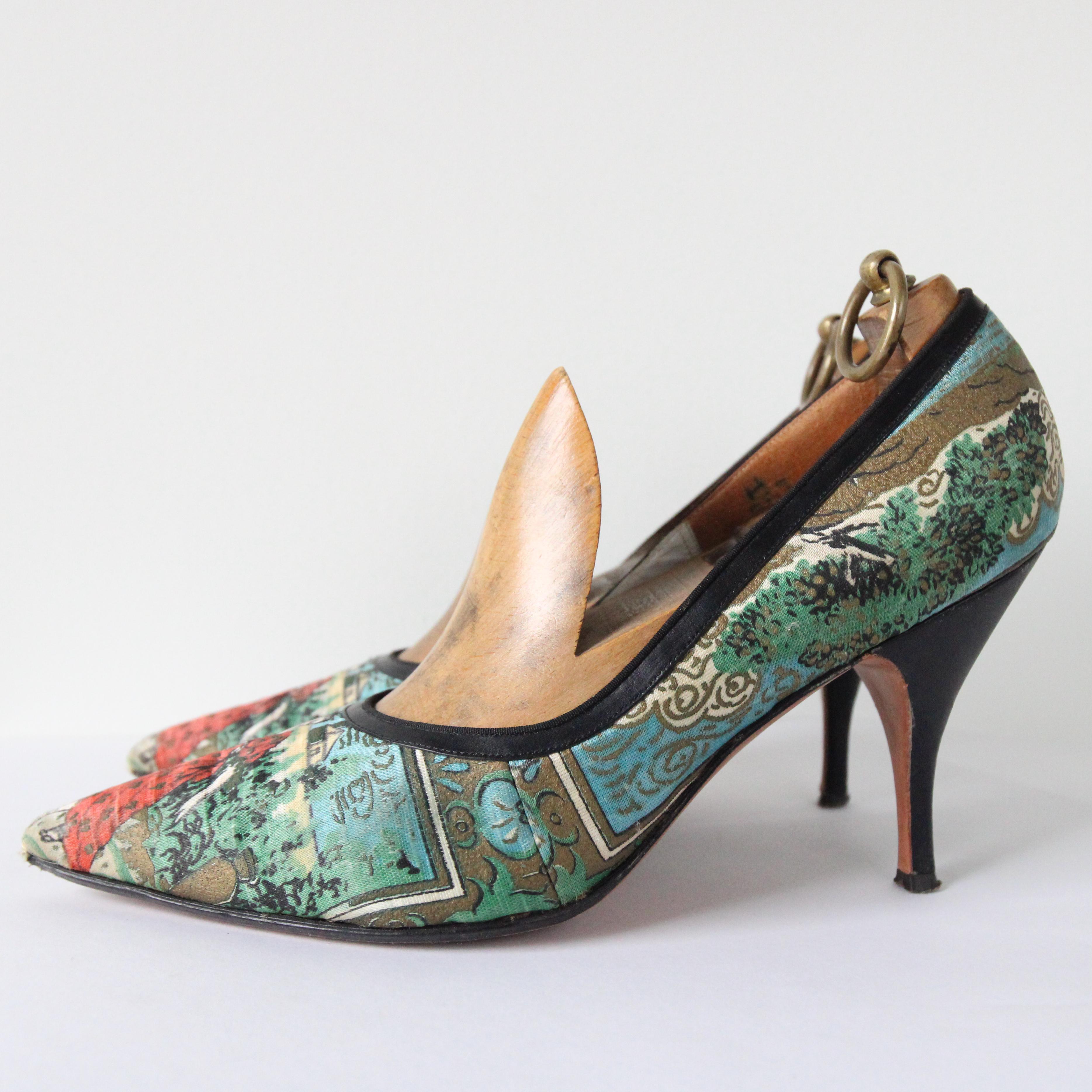 Vintage 1950's Stilettos Silk Printed Pointed Toe heels 1950 heels UK 5.5 US 7.5 For Sale 1