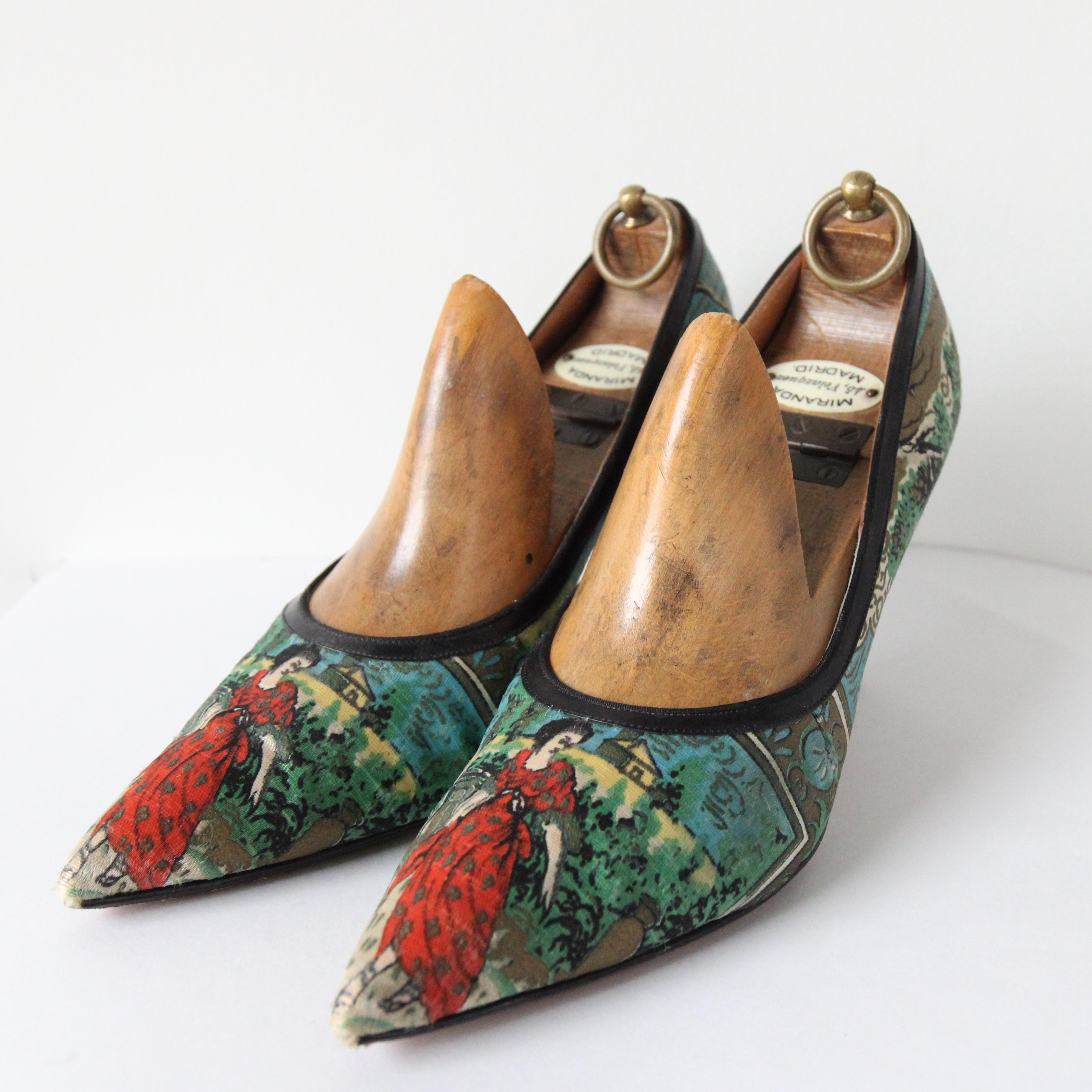 Vintage 1950's Stilettos Silk Printed Pointed Toe heels 1950 heels UK 5.5 US 7.5 For Sale 2