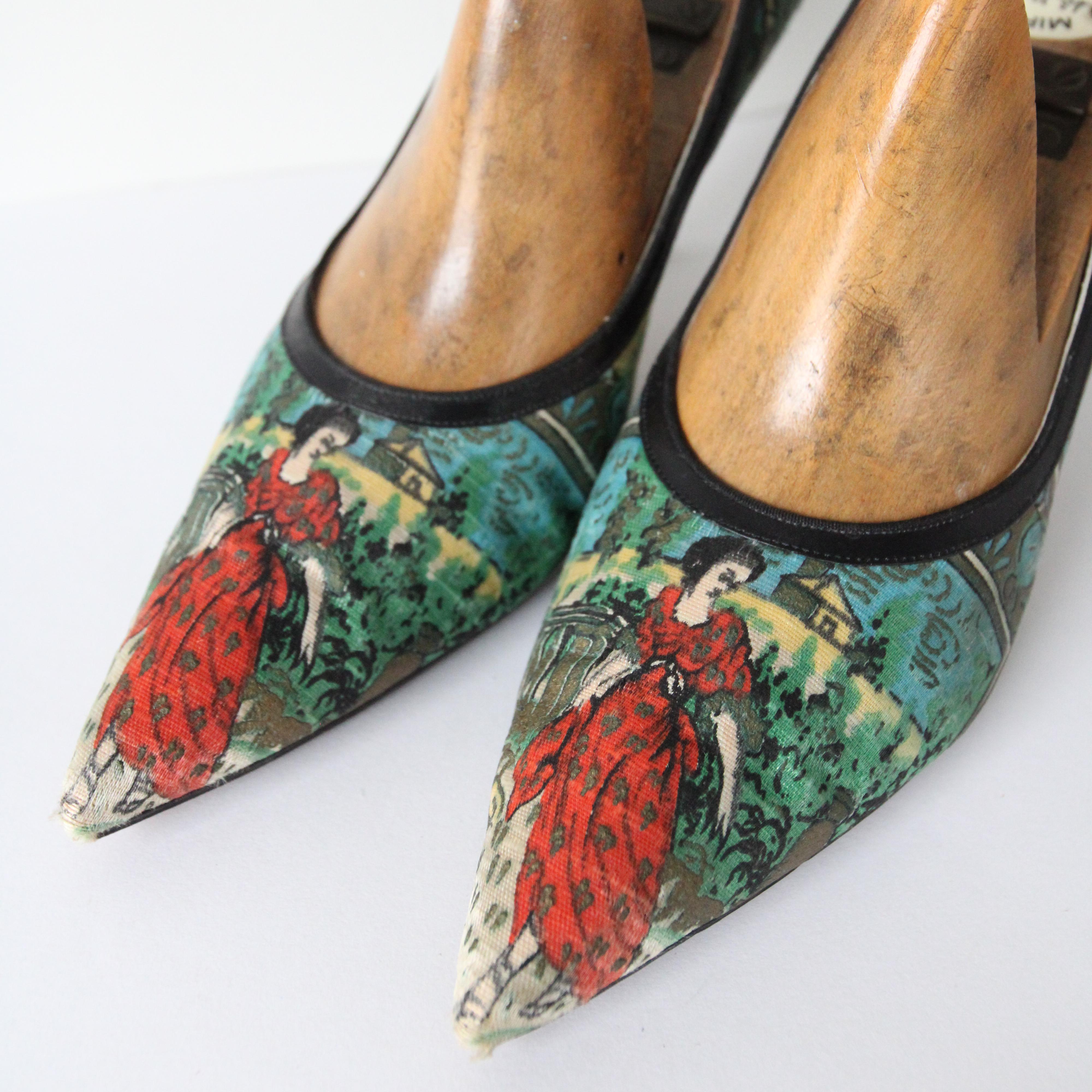 Vintage 1950's Stilettos Silk Printed Pointed Toe heels 1950 heels UK 5.5 US 7.5 For Sale 4