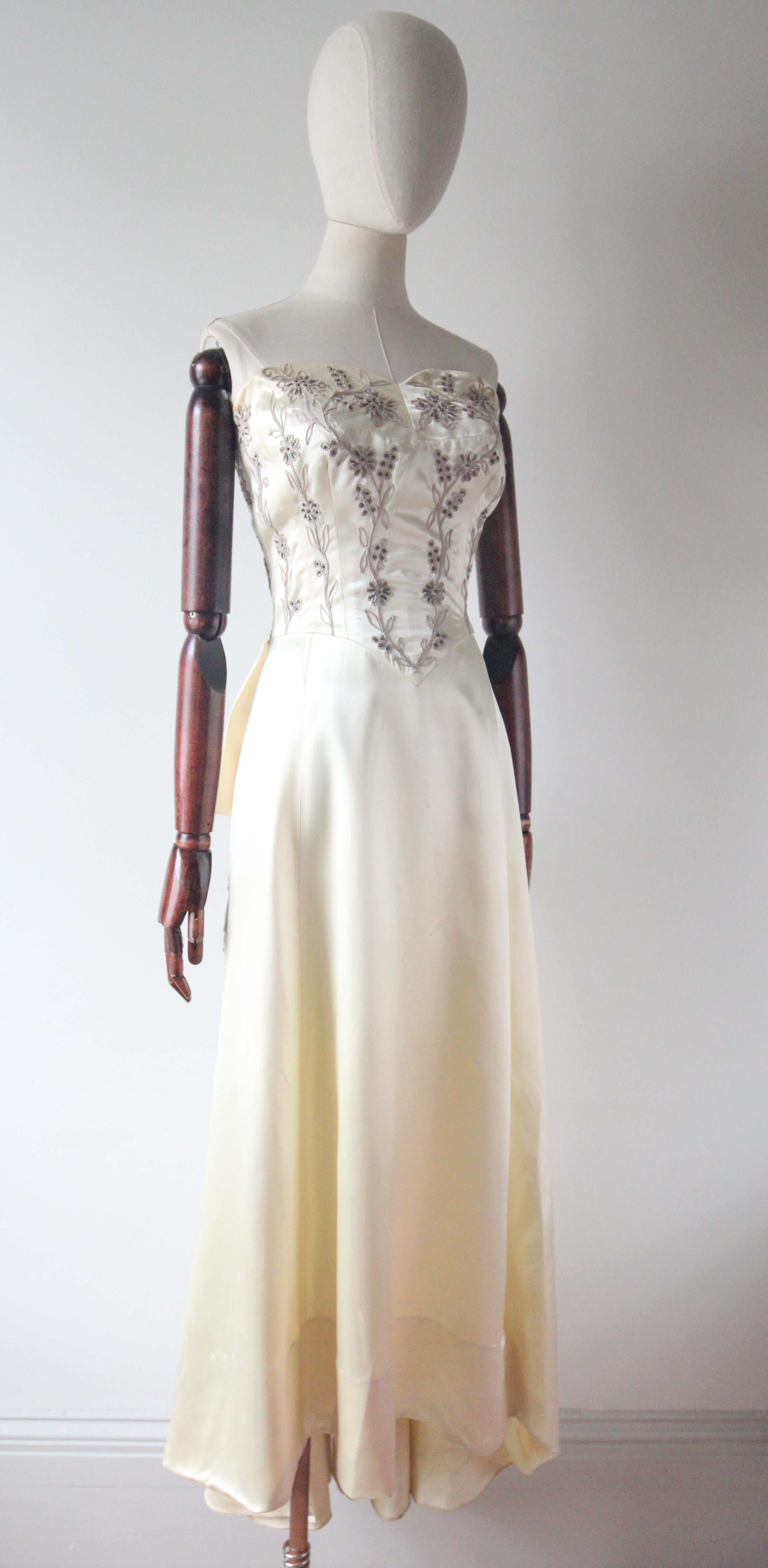 Vintage 1950's Strapless Cream Satin Frank Starr Ted Short Evening Gown UK 6-8 In Good Condition For Sale In Cheltenham, GB
