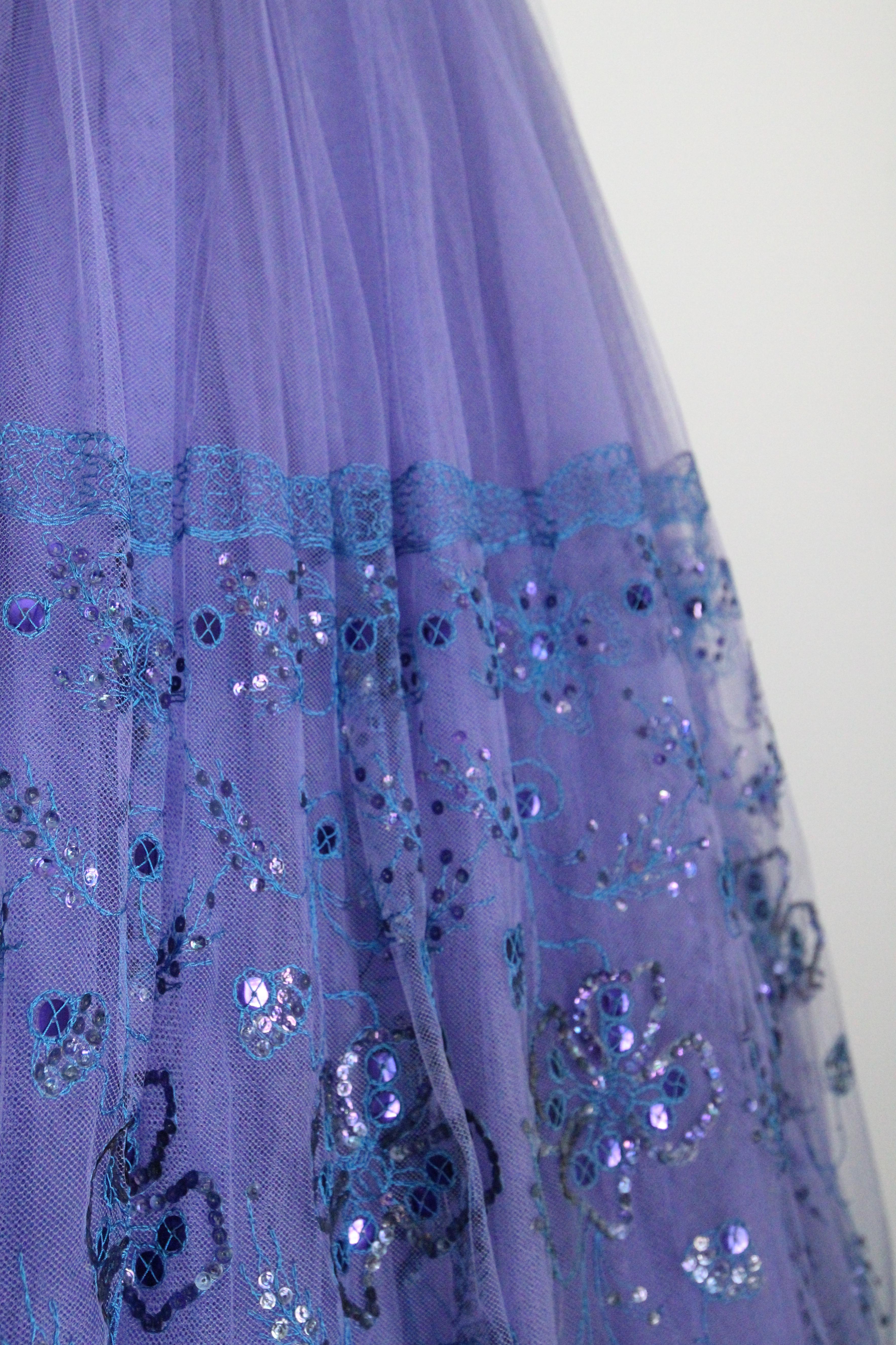 Viola Abito da sera in tulle senza spalline vintage anni '50 Mary Carter UK 6 US 2 in vendita