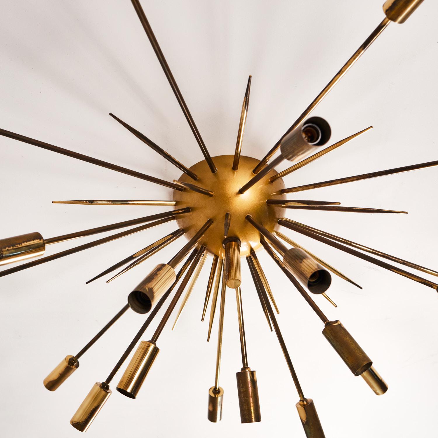 Vintage 1950's Sunburst Brass Italian Ceiling Lamp In Good Condition For Sale In Milan, IT