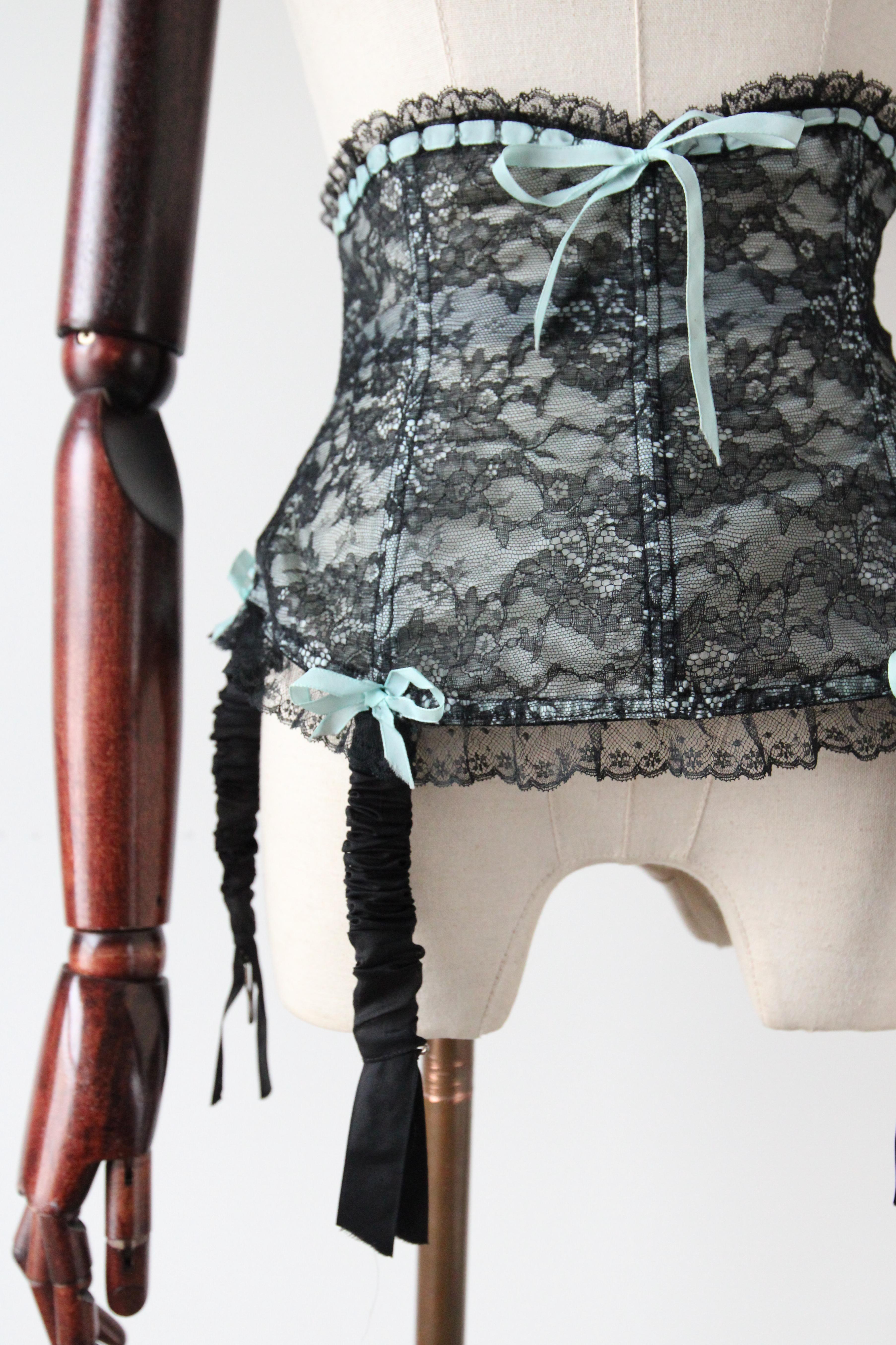 Noir Vintage 1950's Porte-jarretelles Waspie Garter Belt Lingerie Black Lace UK 8 US 4 en vente