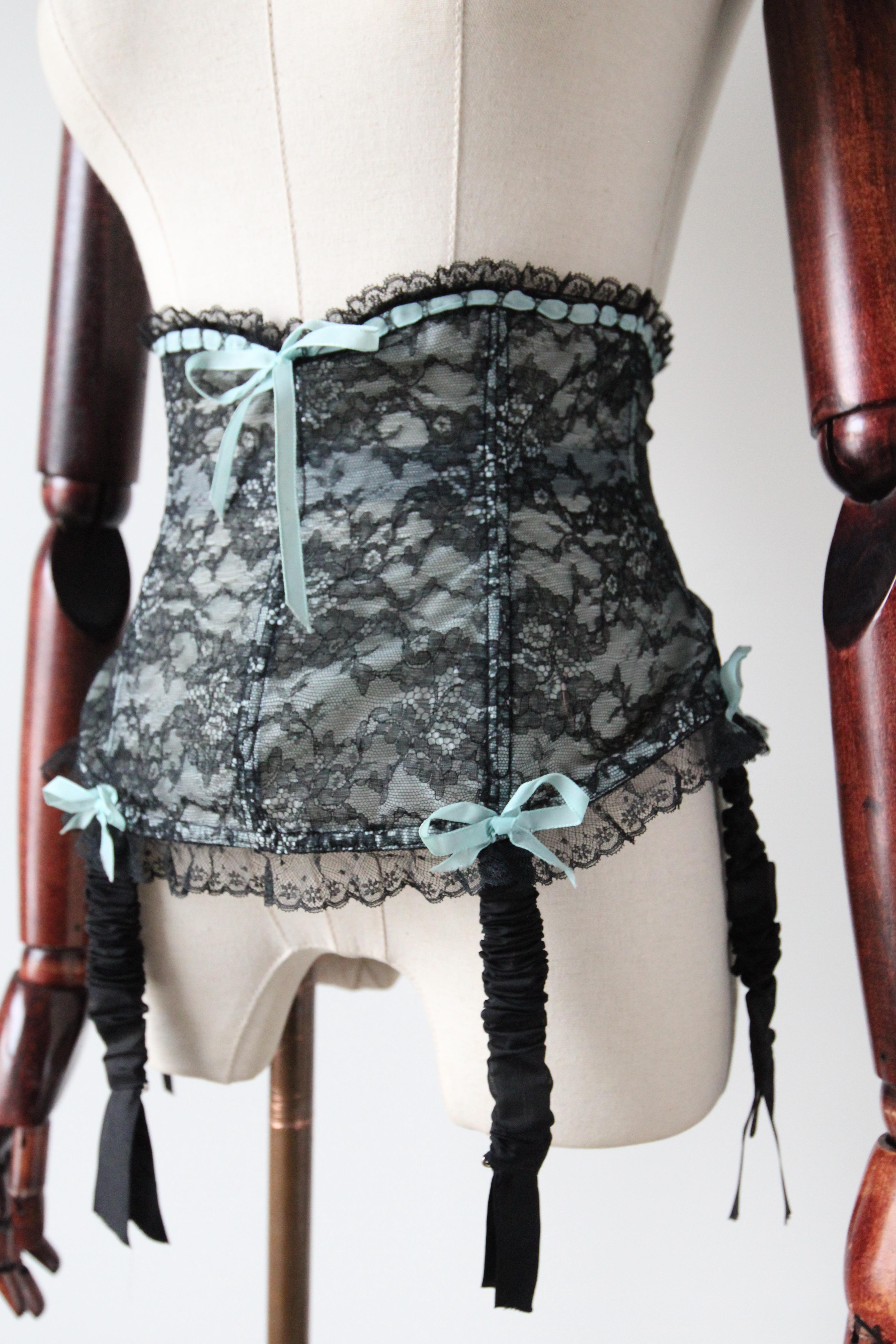 Vintage 1950's Porte-jarretelles Waspie Garter Belt Lingerie Black Lace UK 8 US 4 en vente 1