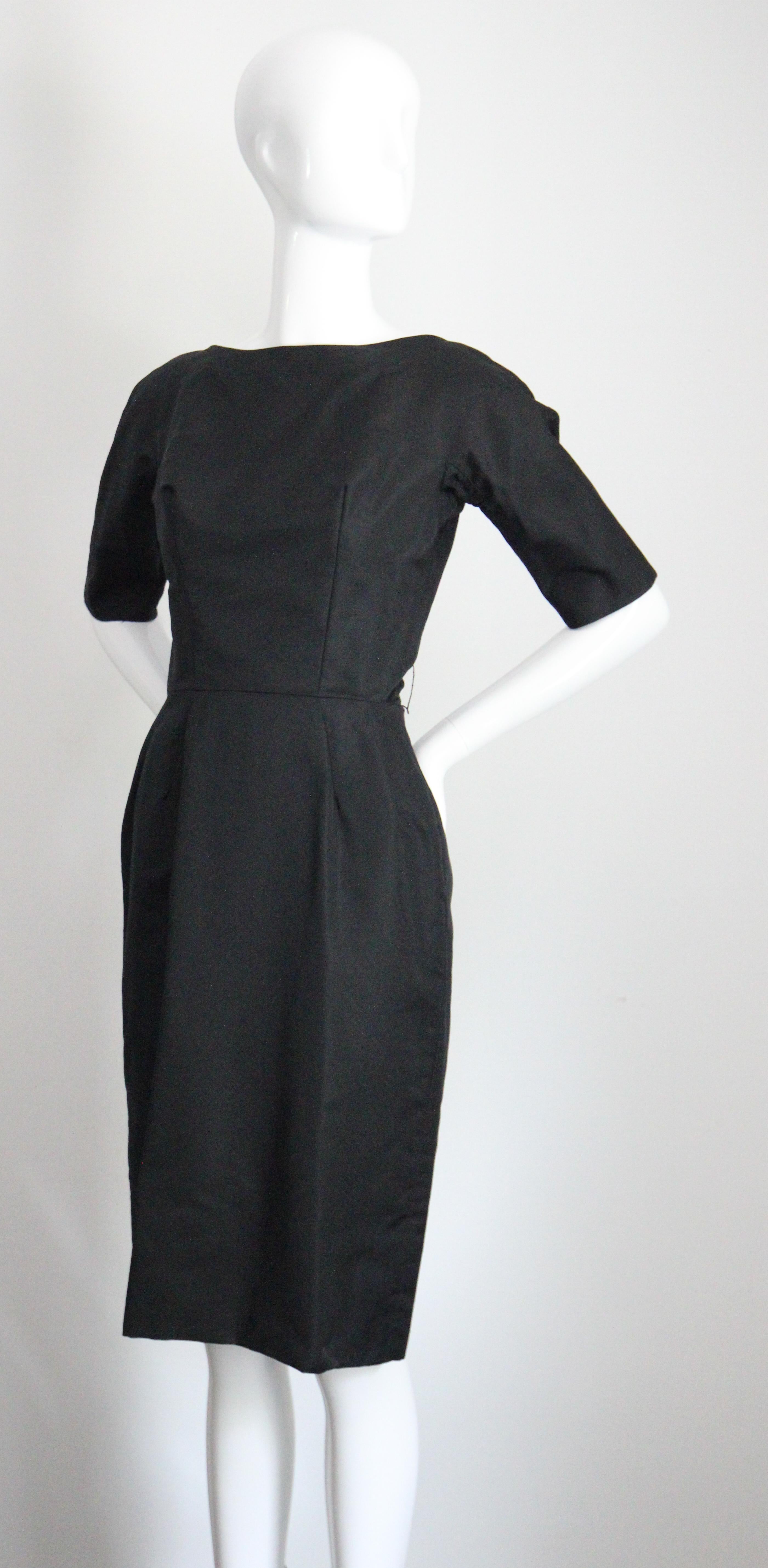 Femenino o masculino Vintage Años 50 Suzy Perette Vestido de cóctel negro Vestido de seda de los años 50 UK 6 US 2 en venta