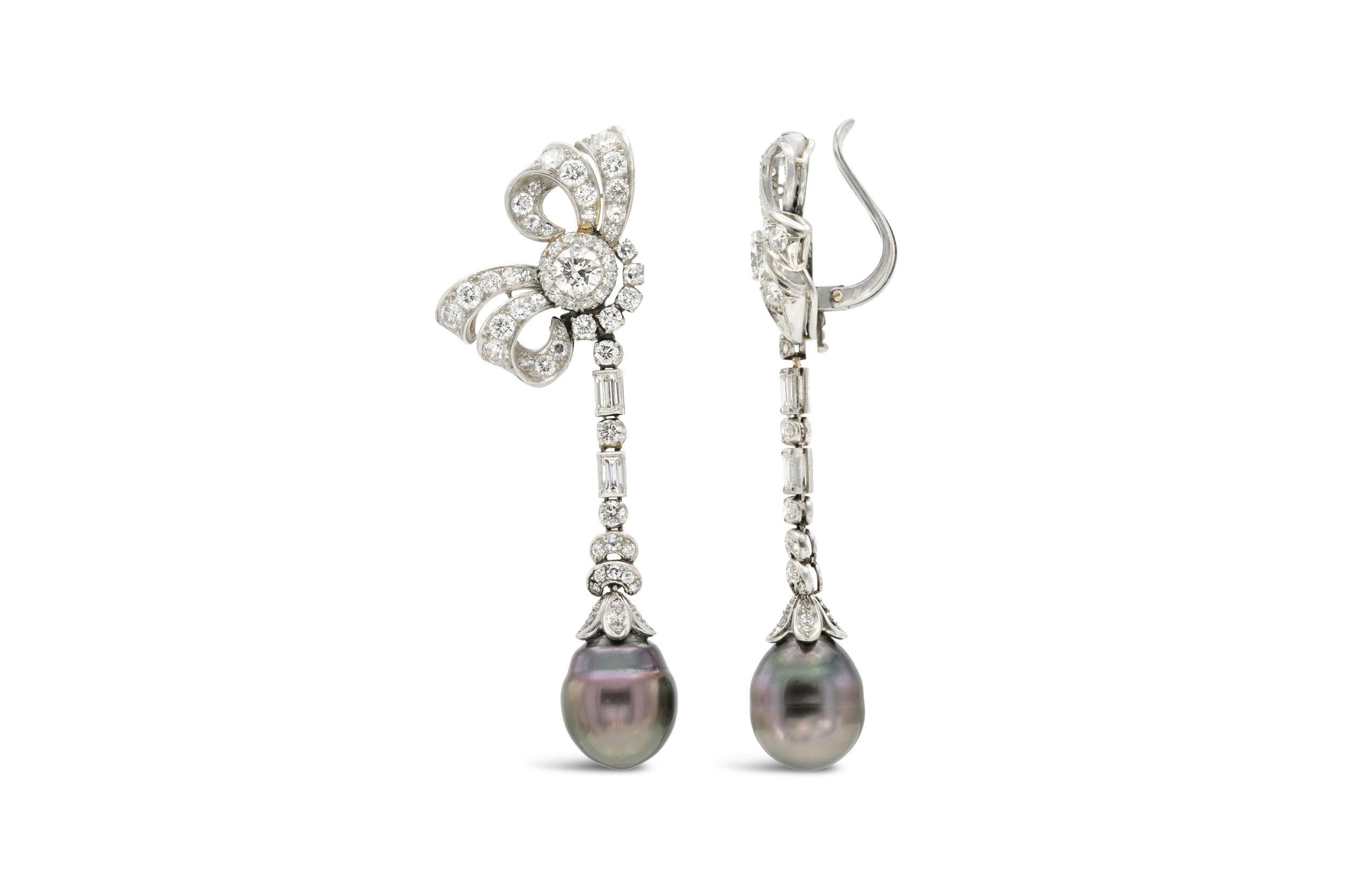 Round Cut Vintage 1950s Tahitian Pearl and 4.70 Carat Diamond Bow Dangle Earrings For Sale