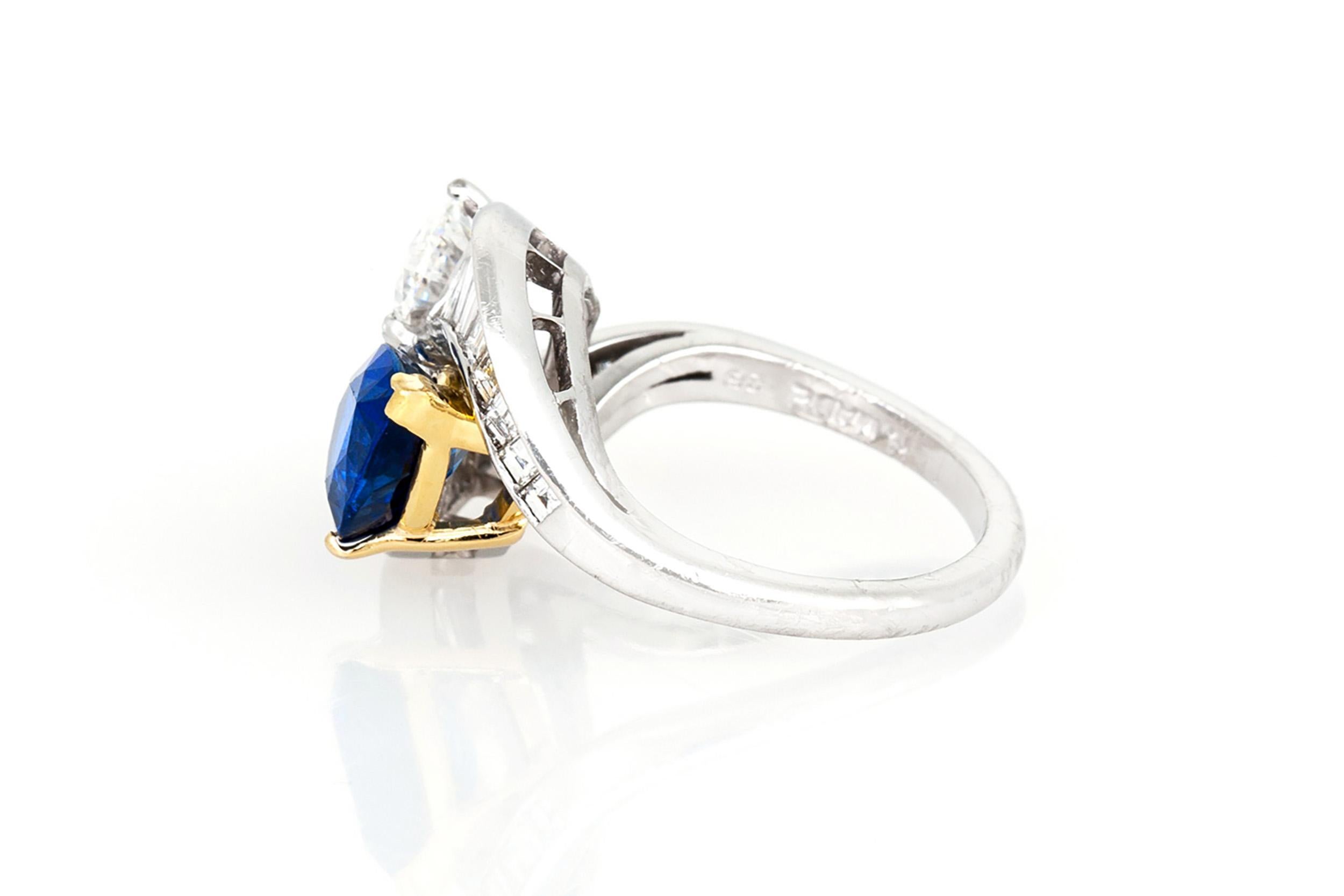 Pear Cut Vintage 1950s Toi Et Moi 2.50 Carat Sapphire and 1.18 Carat Diamond Ring For Sale