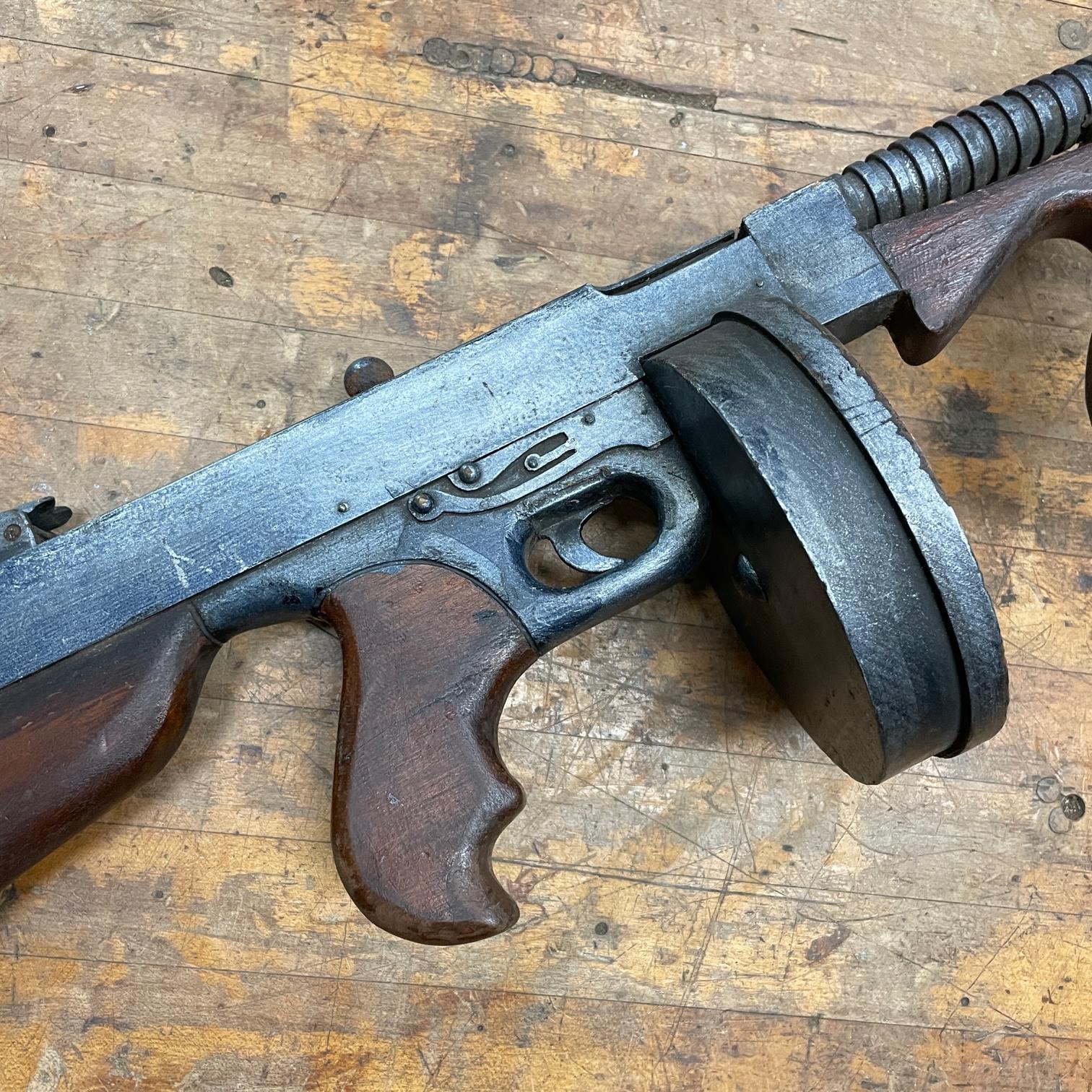Vintage Tommy Gun, Film Prop, Theatrical Toy Weapon, 1950er Jahre im Angebot 2