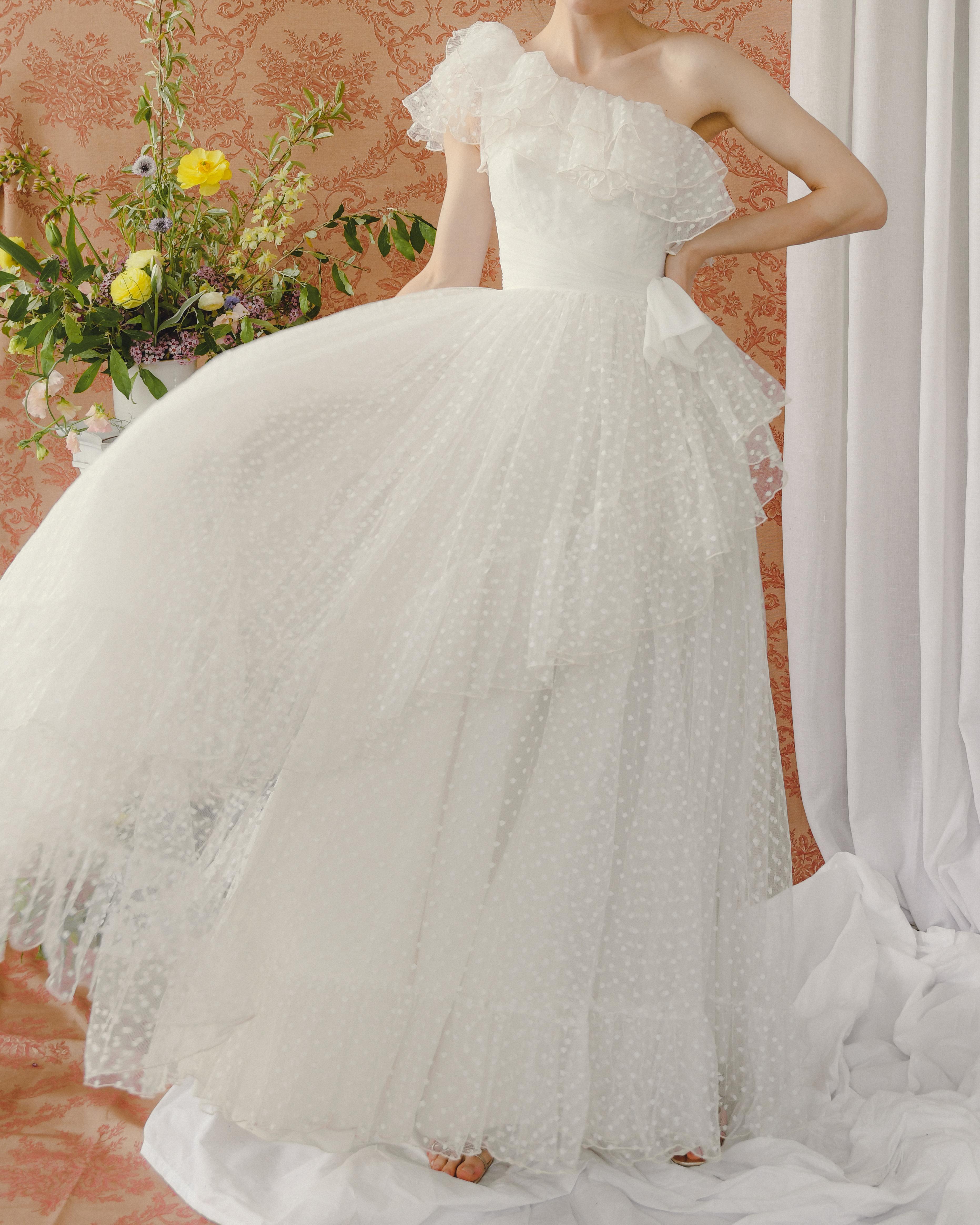 VINTAGE 1950s TULLE ONE-SHOULDER GOWN For Sale 1