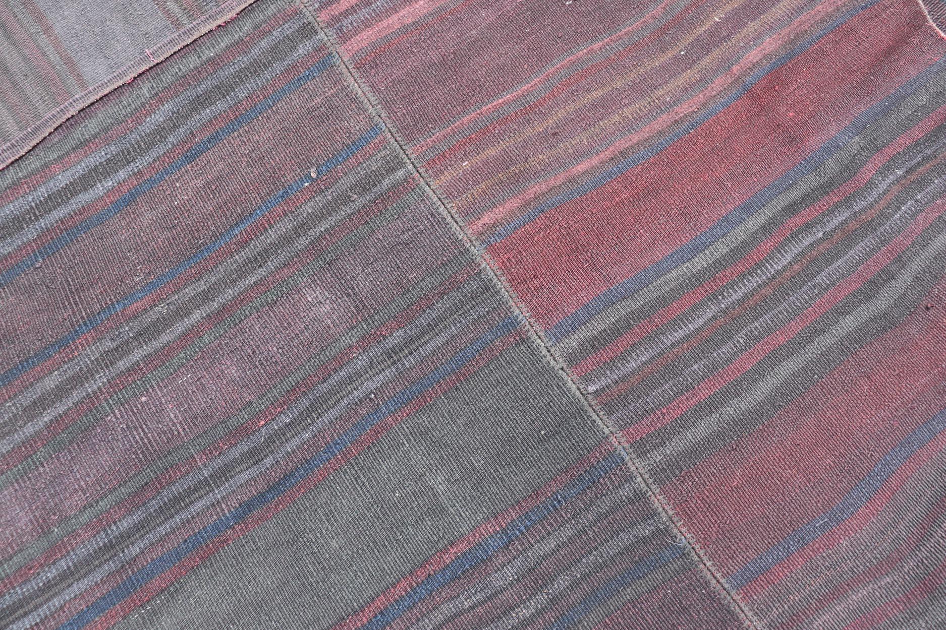 Rug &/O Kilim Turc des années 50 avec un design harmonieux 12'5