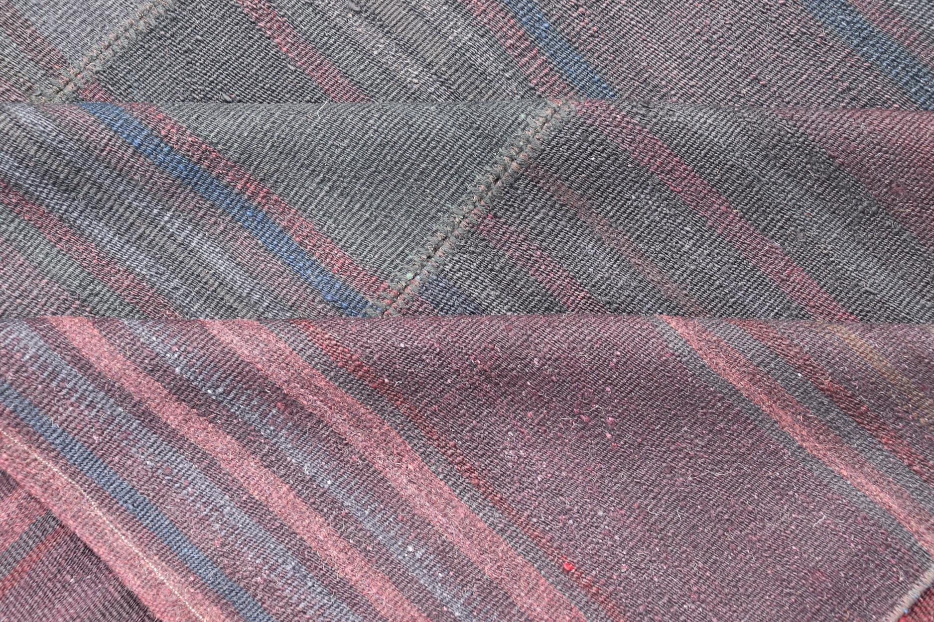Rug &/O Kilim Turc des années 50 avec un design harmonieux 12'5