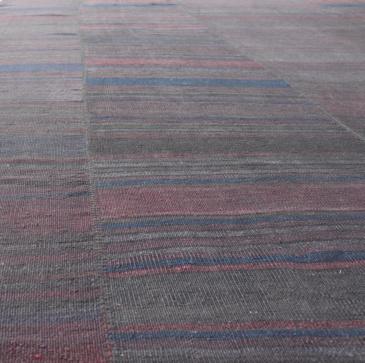 Rug &/O Kilim Turc des années 50 avec un design harmonieux 12'5