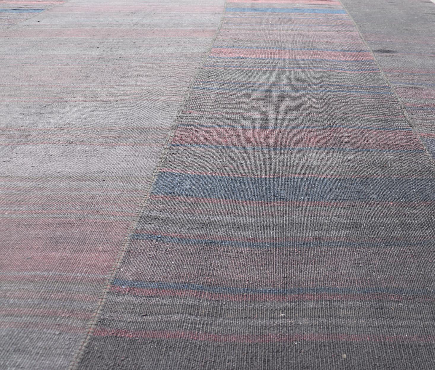 Rug &/O Kilim Turc des années 50 avec un design harmonieux 12'5