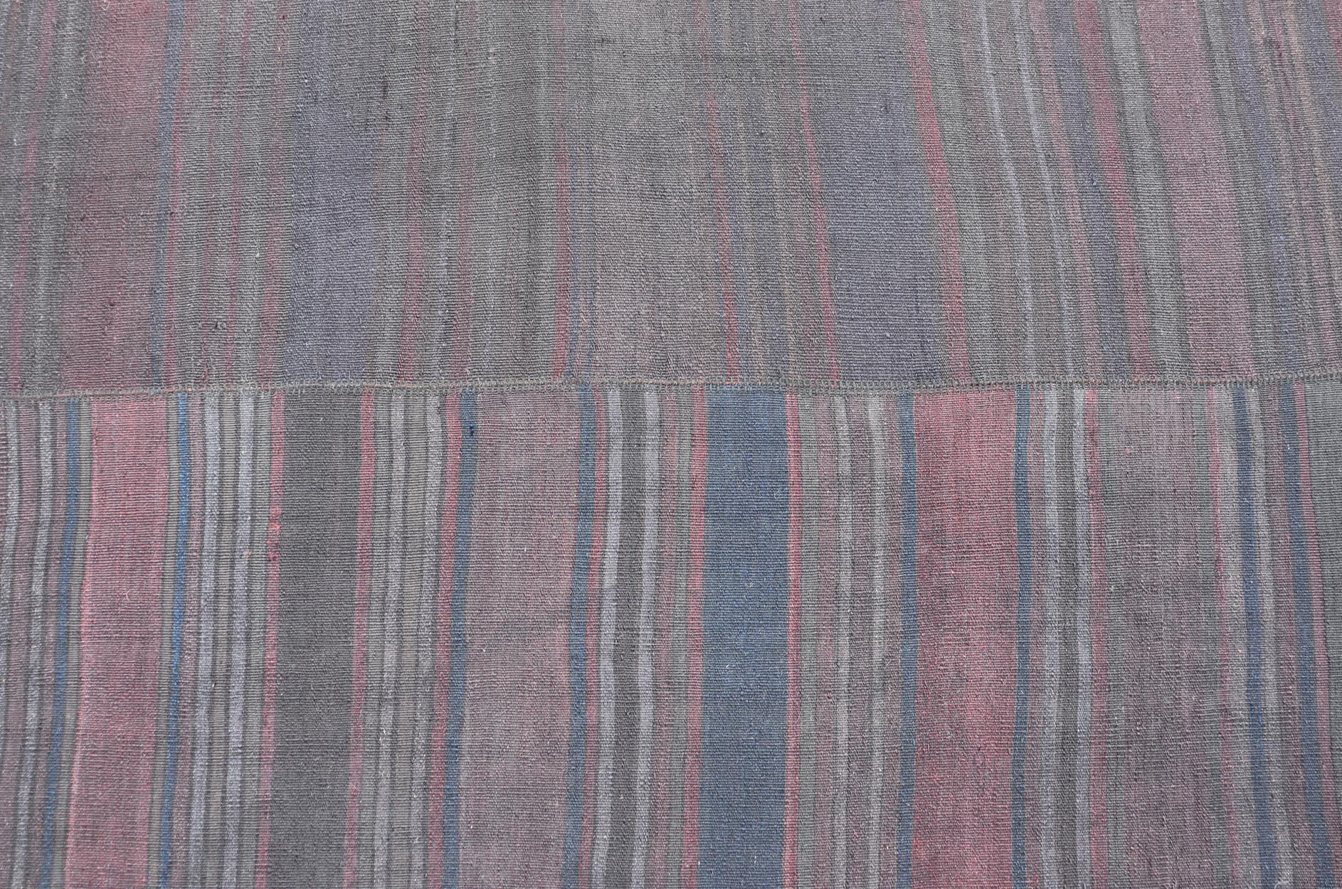 Rug &/O Kilim Turc des années 50 avec un design harmonieux 12'5