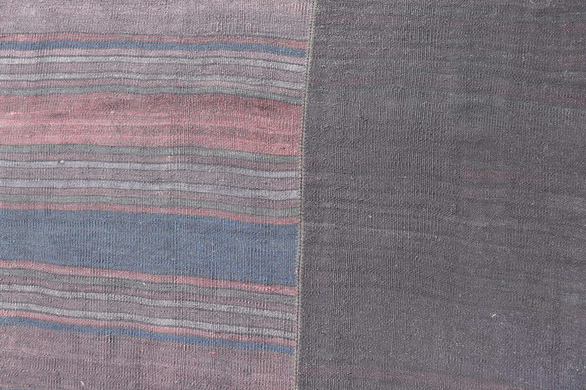 Laine Rug &/O Kilim Turc des années 50 avec un design harmonieux 12'5